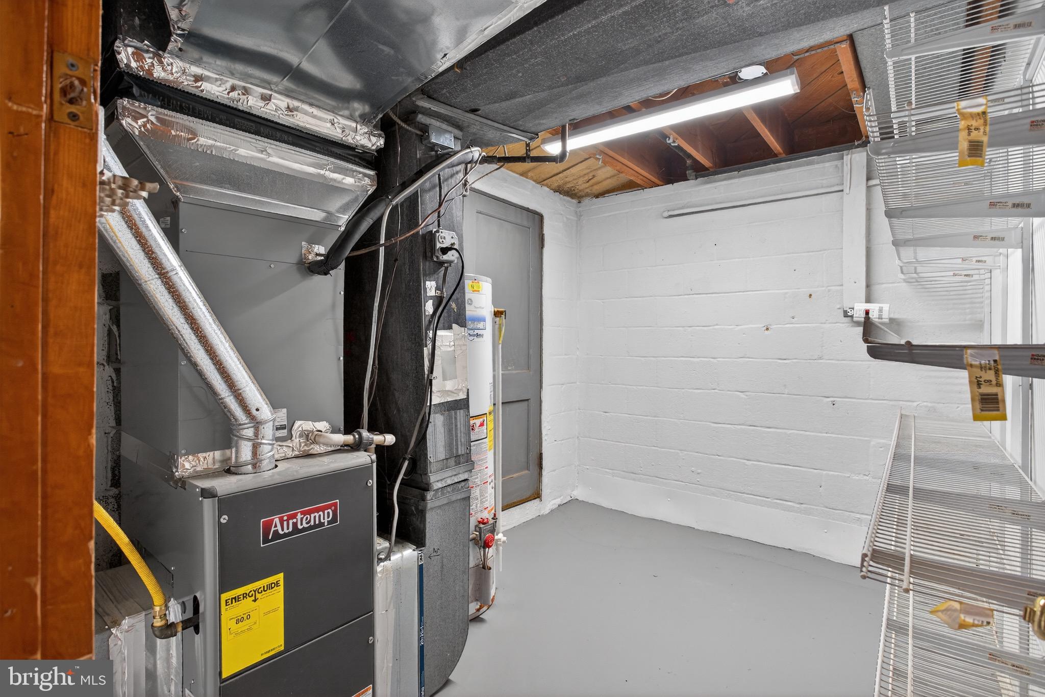 BURNT MILLS GAR-VILL - Residential