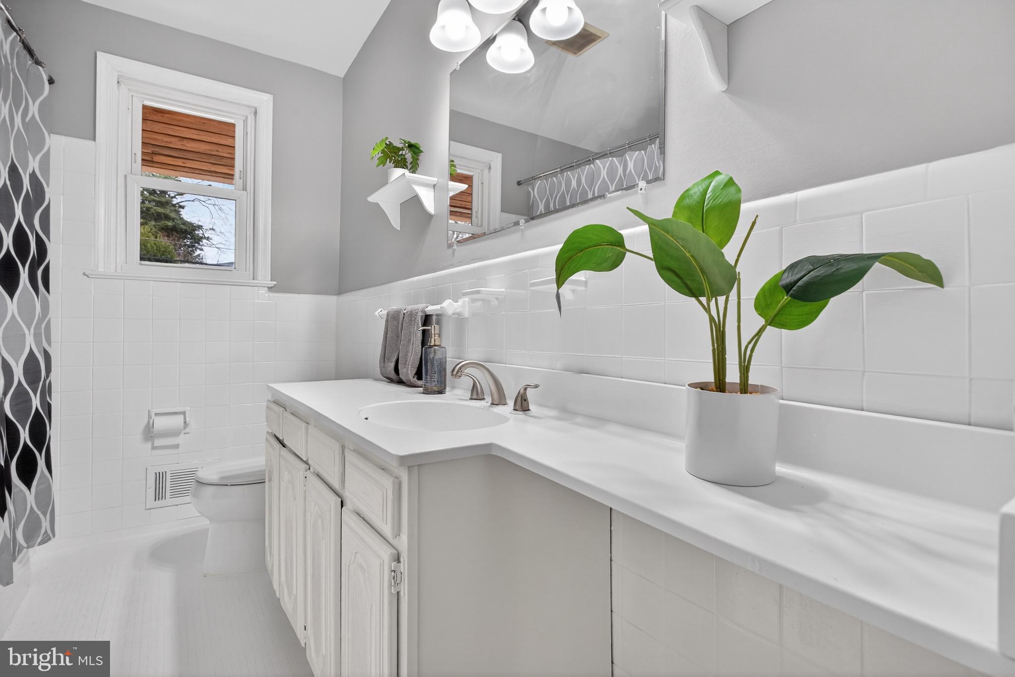 BURNT MILLS GAR-VILL - Residential