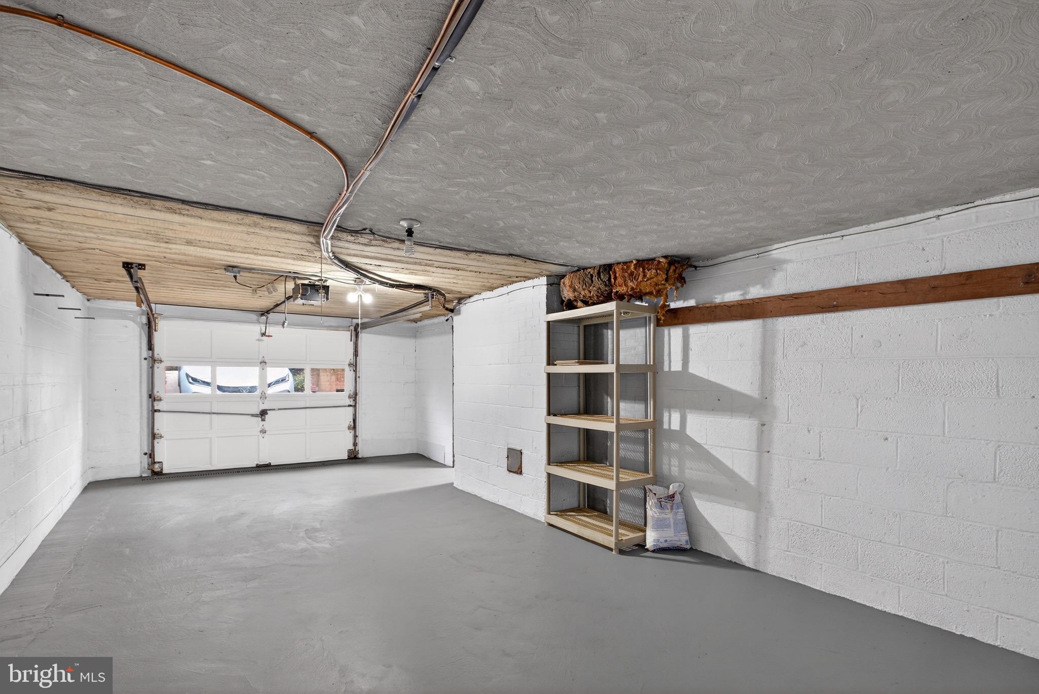 BURNT MILLS GAR-VILL - Residential