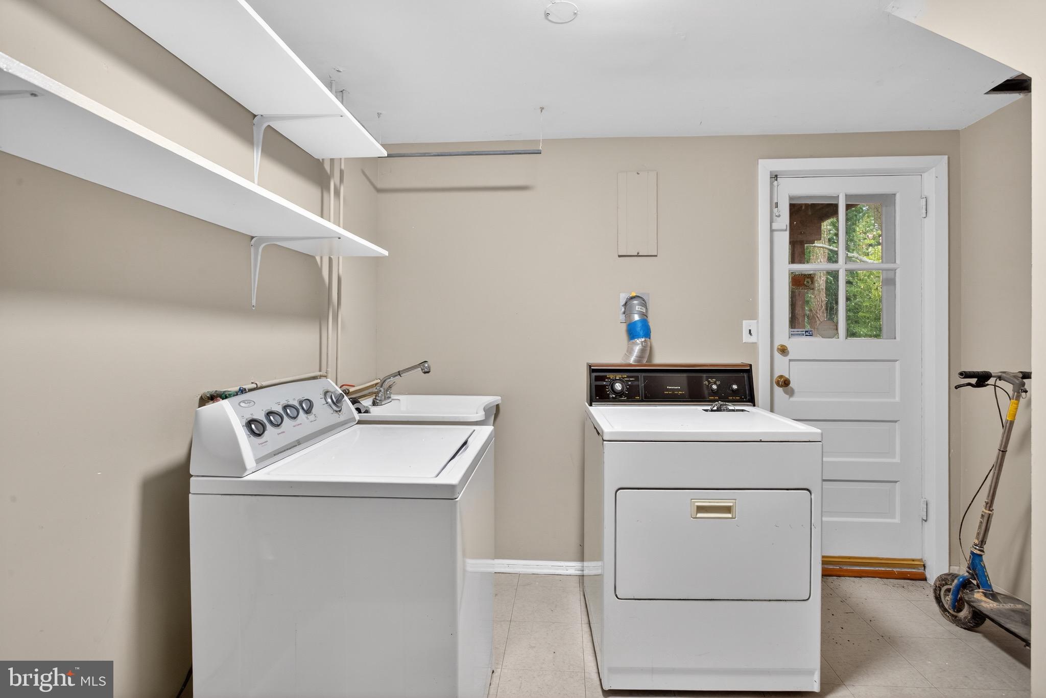 BURNT MILLS GAR-VILL - Residential