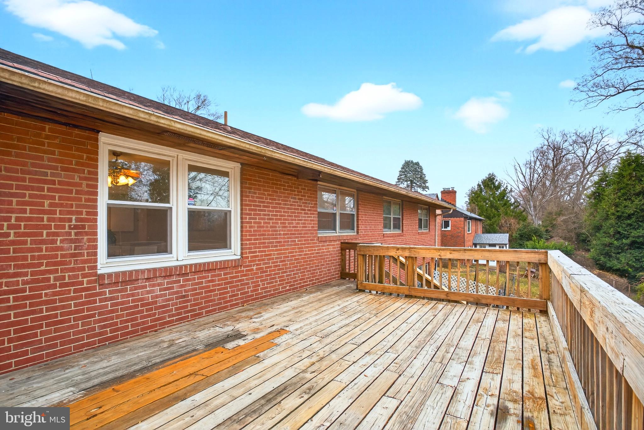 BURNT MILLS GAR-VILL - Residential