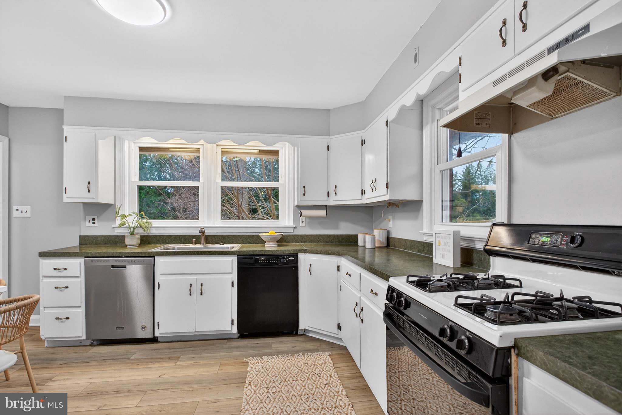 BURNT MILLS GAR-VILL - Residential