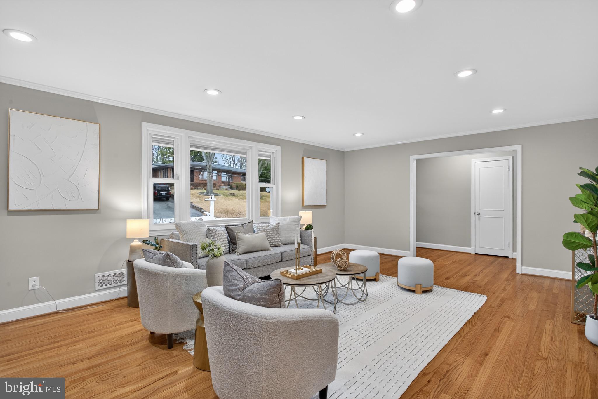 BURNT MILLS GAR-VILL - Residential