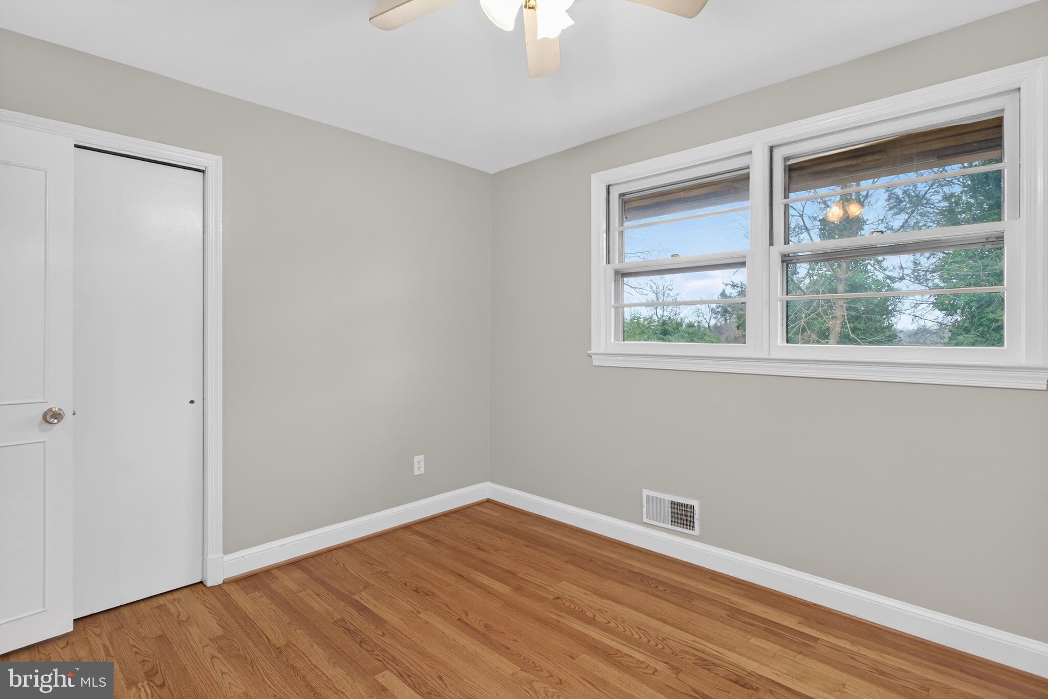 BURNT MILLS GAR-VILL - Residential