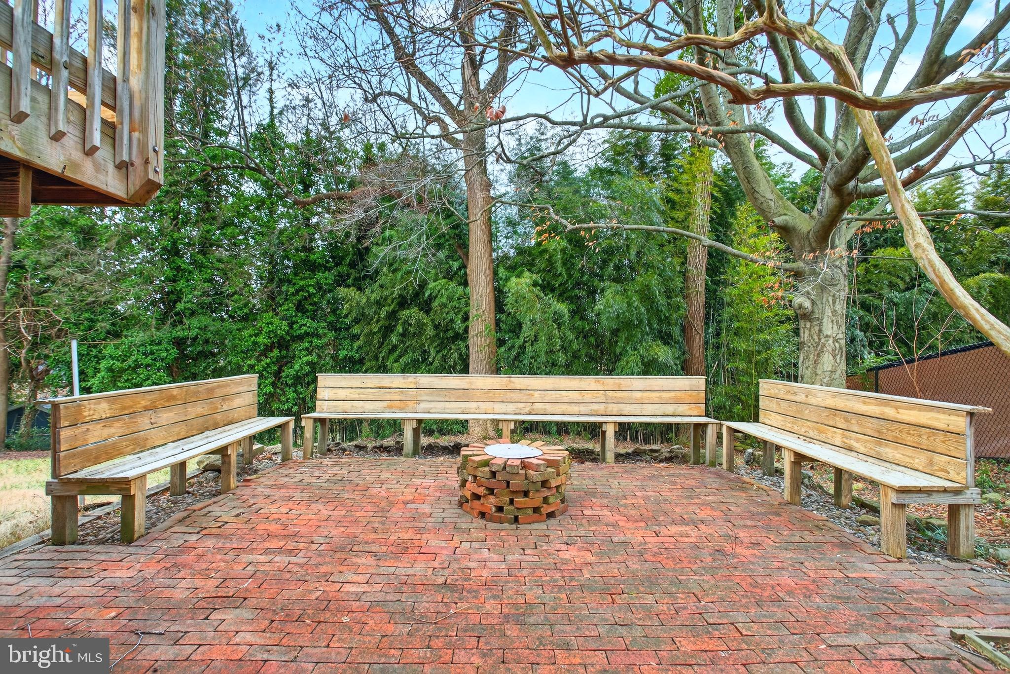 BURNT MILLS GAR-VILL - Residential