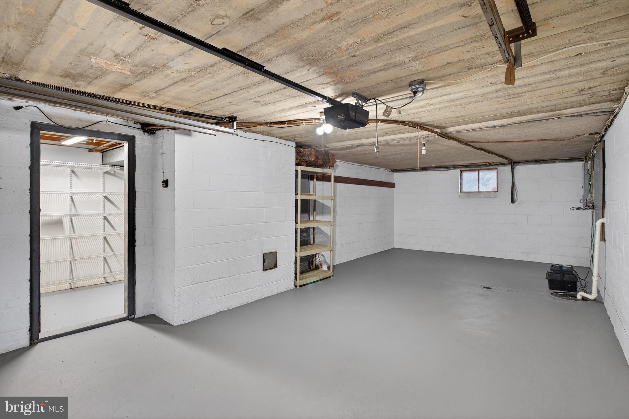 BURNT MILLS GAR-VILL - Residential