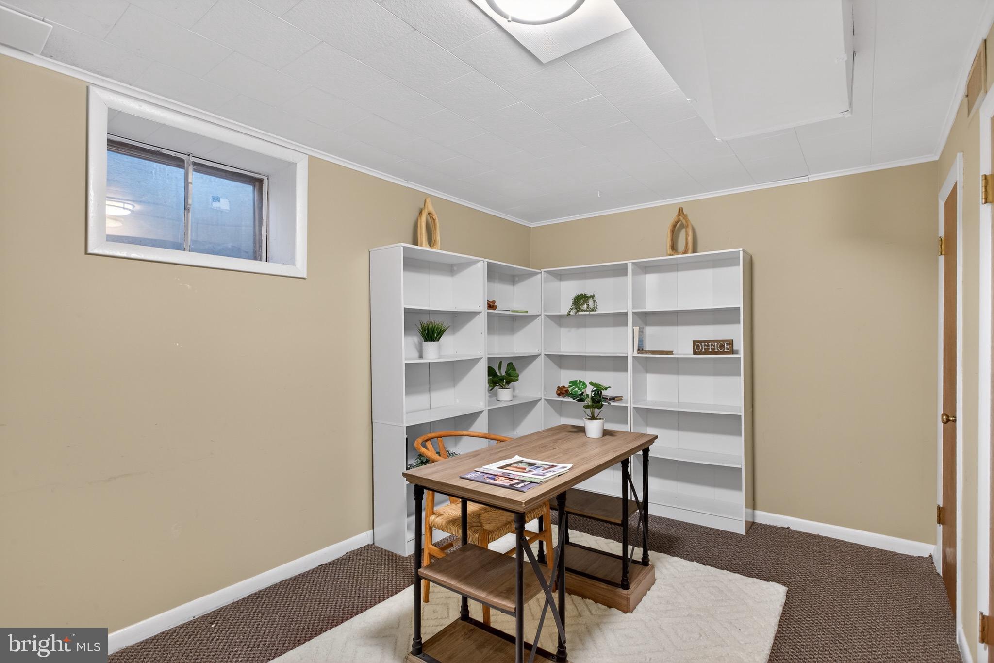 BURNT MILLS GAR-VILL - Residential