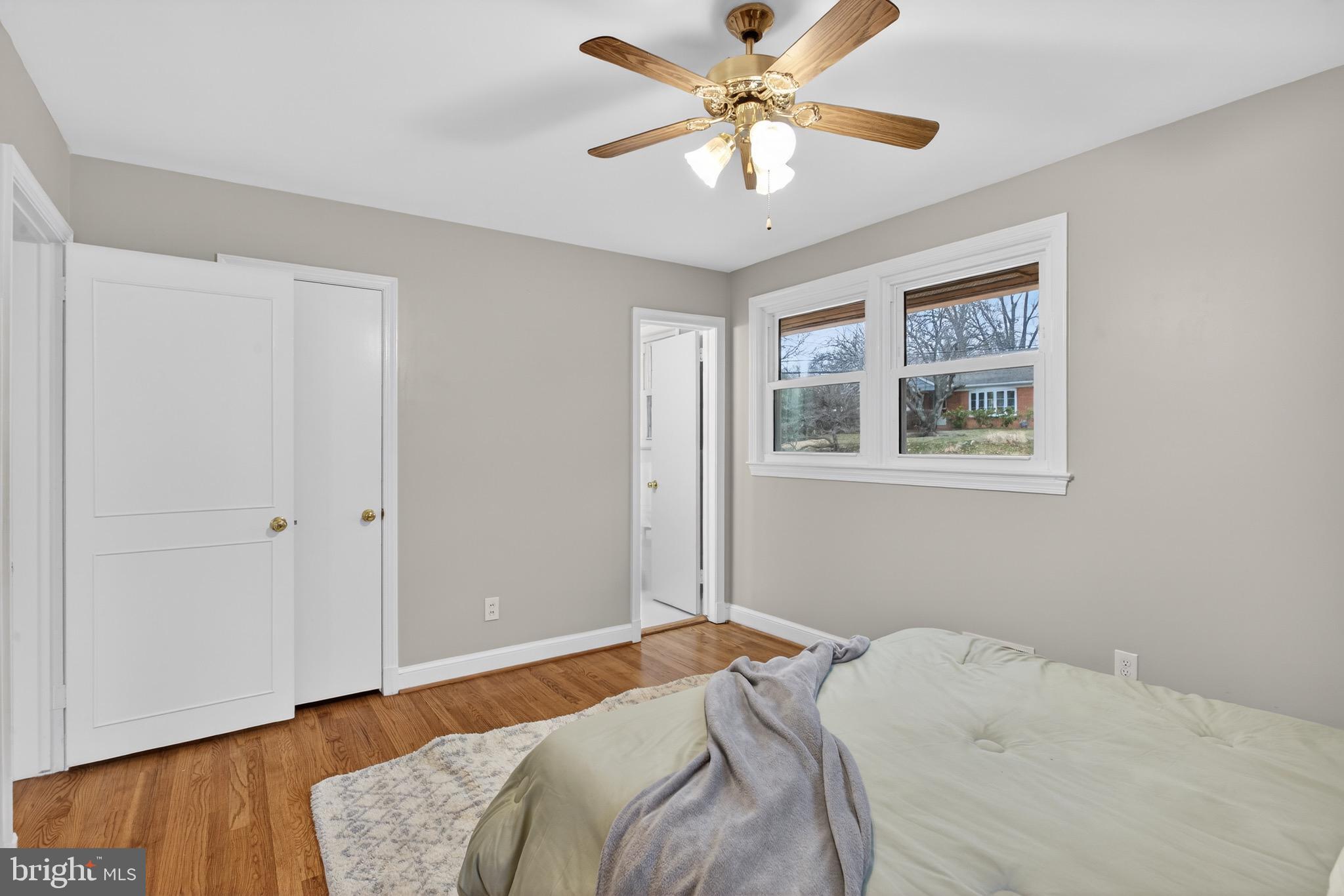 BURNT MILLS GAR-VILL - Residential