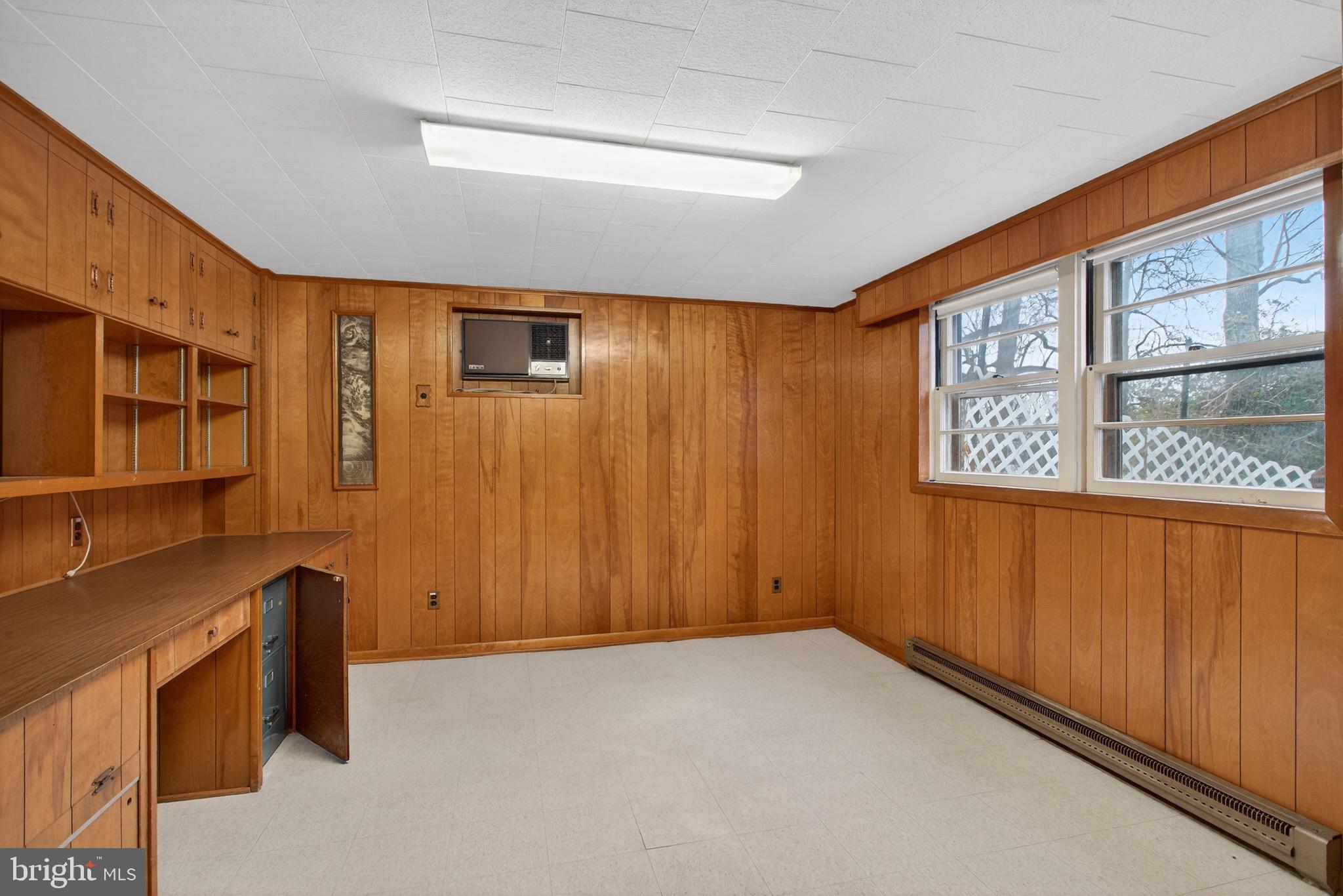 BURNT MILLS GAR-VILL - Residential