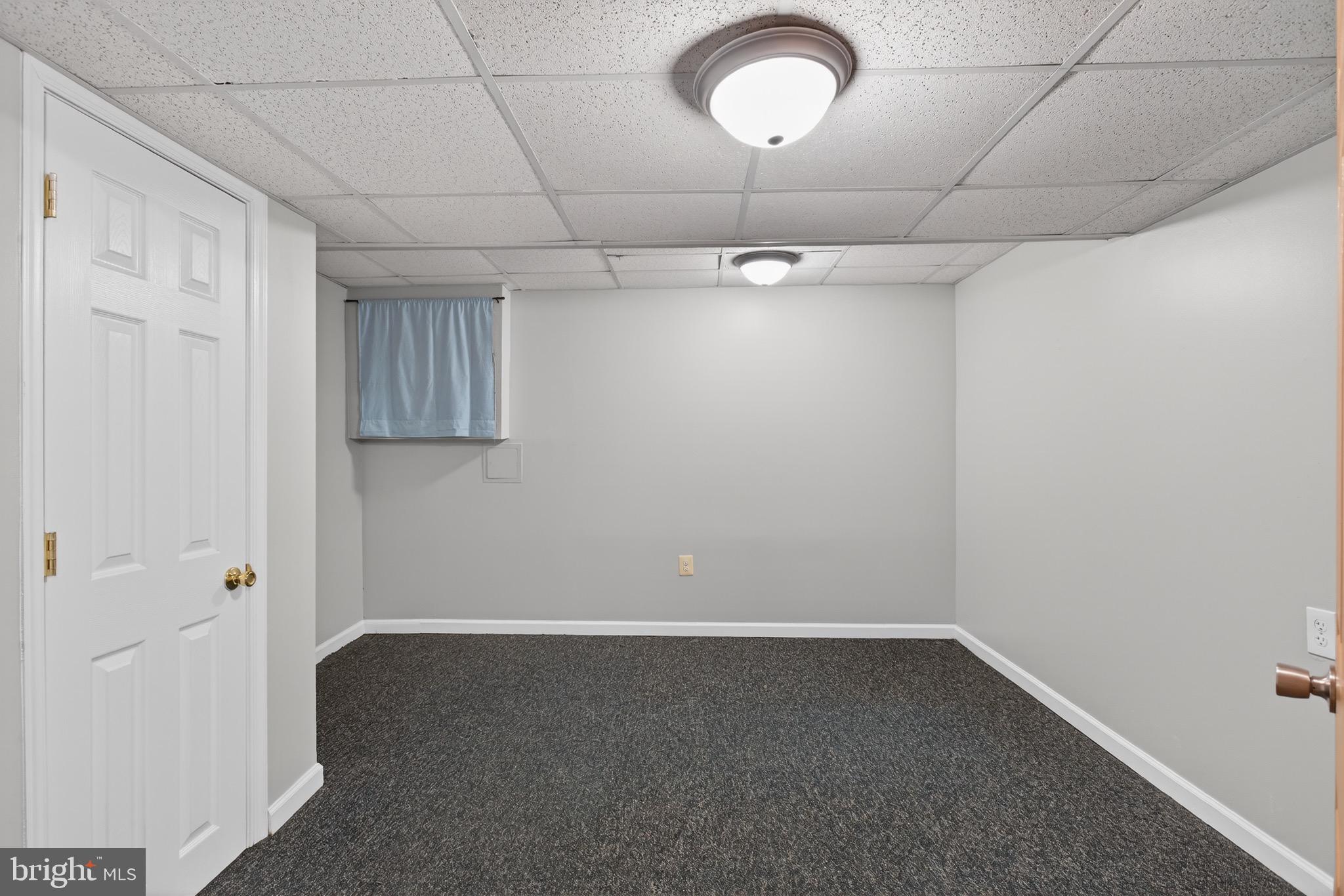 BURNT MILLS GAR-VILL - Residential