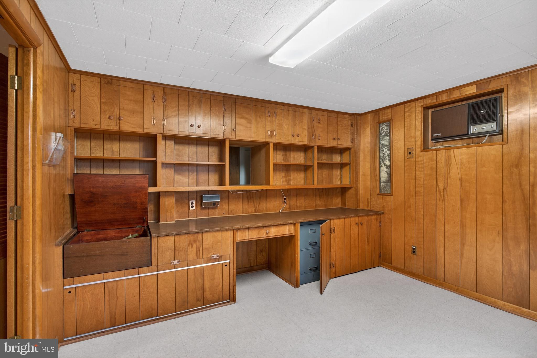 BURNT MILLS GAR-VILL - Residential