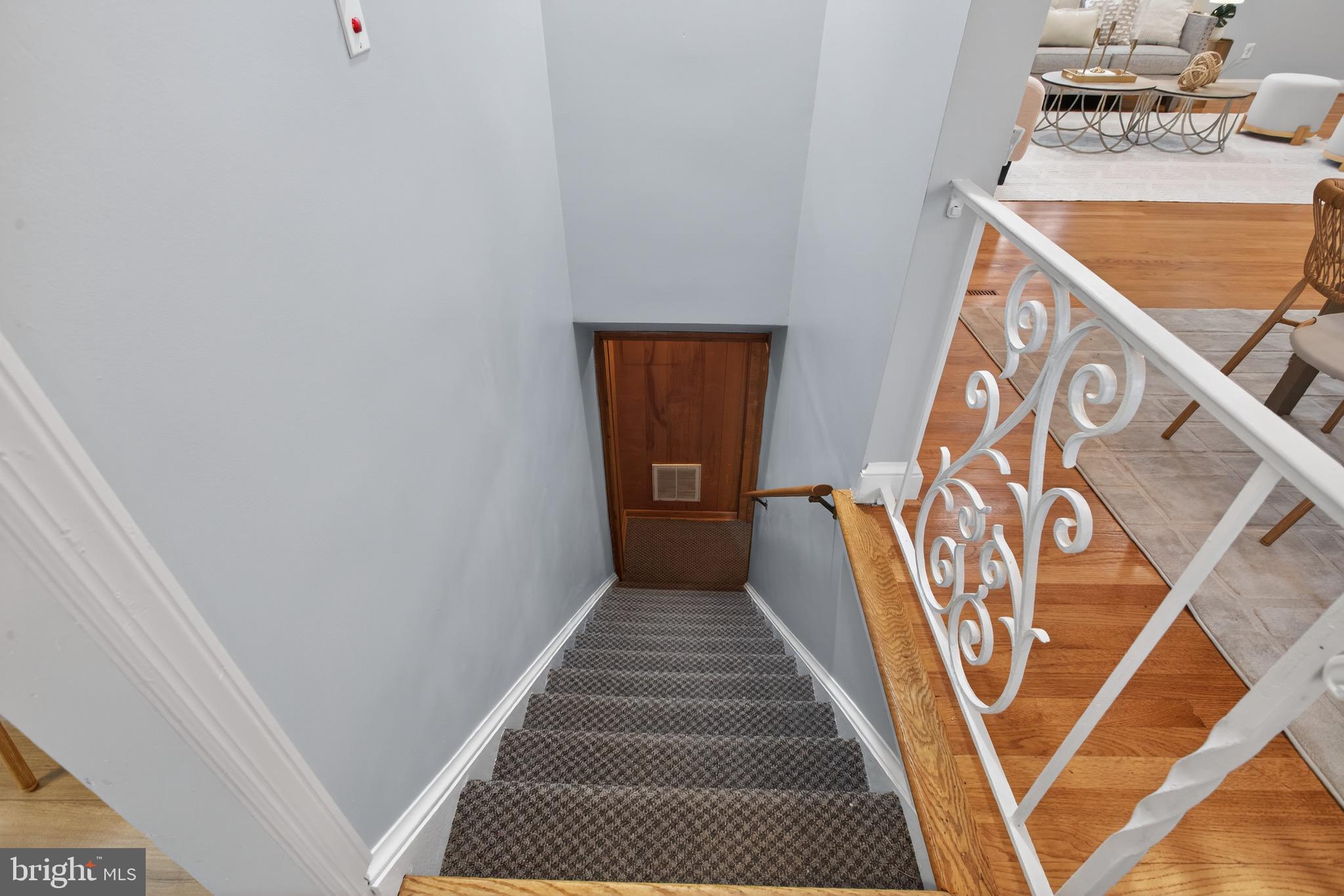 BURNT MILLS GAR-VILL - Residential