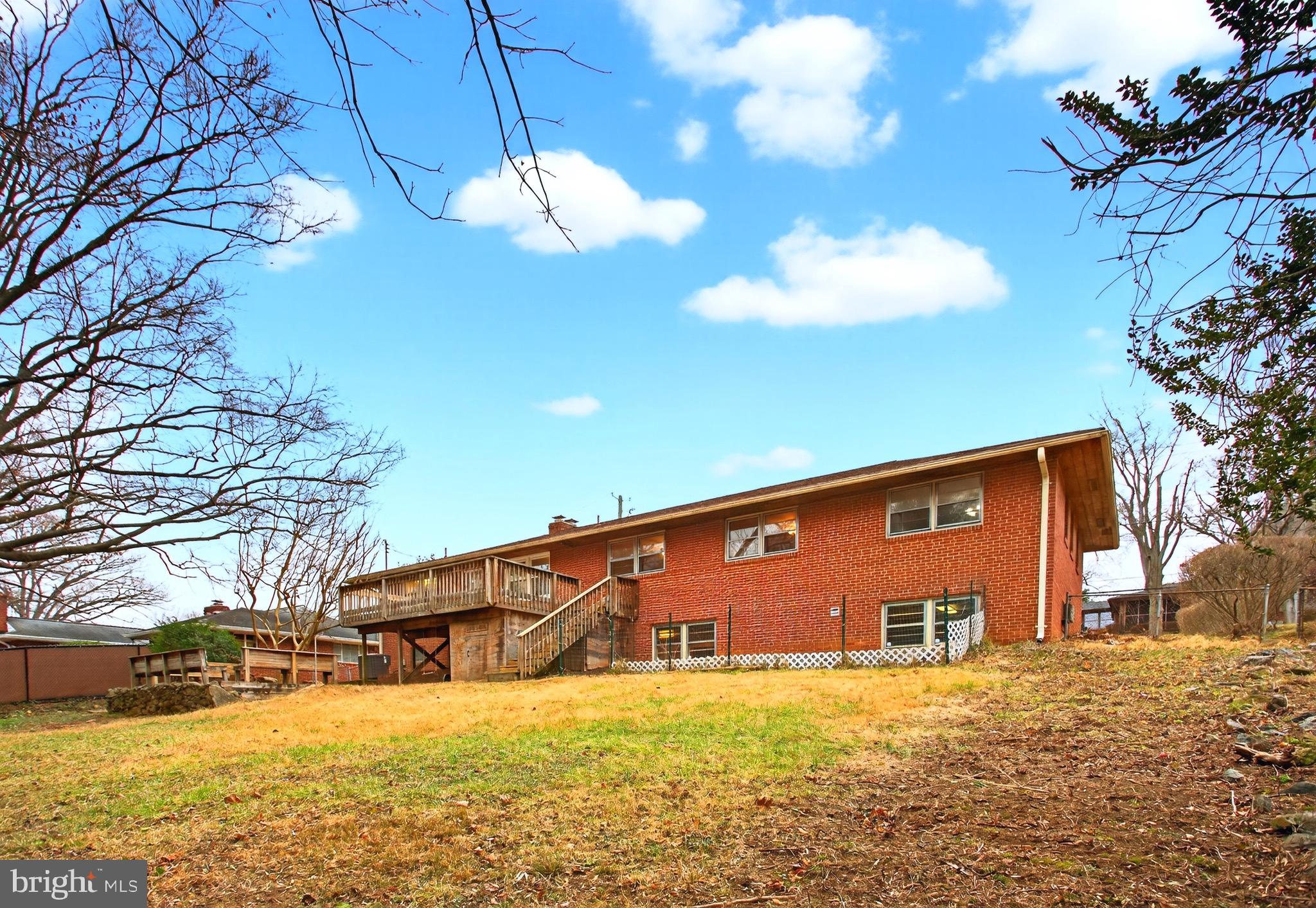 BURNT MILLS GAR-VILL - Residential