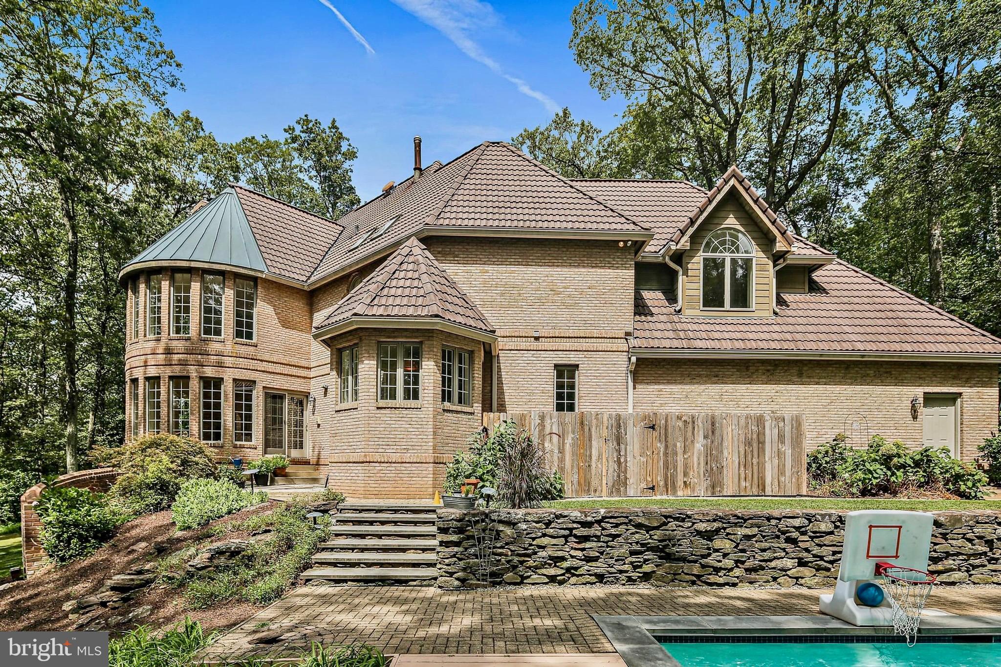 785 VIEW WEST DRIVE