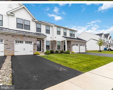 Townhouse For Sale - 7944 Milltown Circle<br/> CHELTENHAM, PA 19012