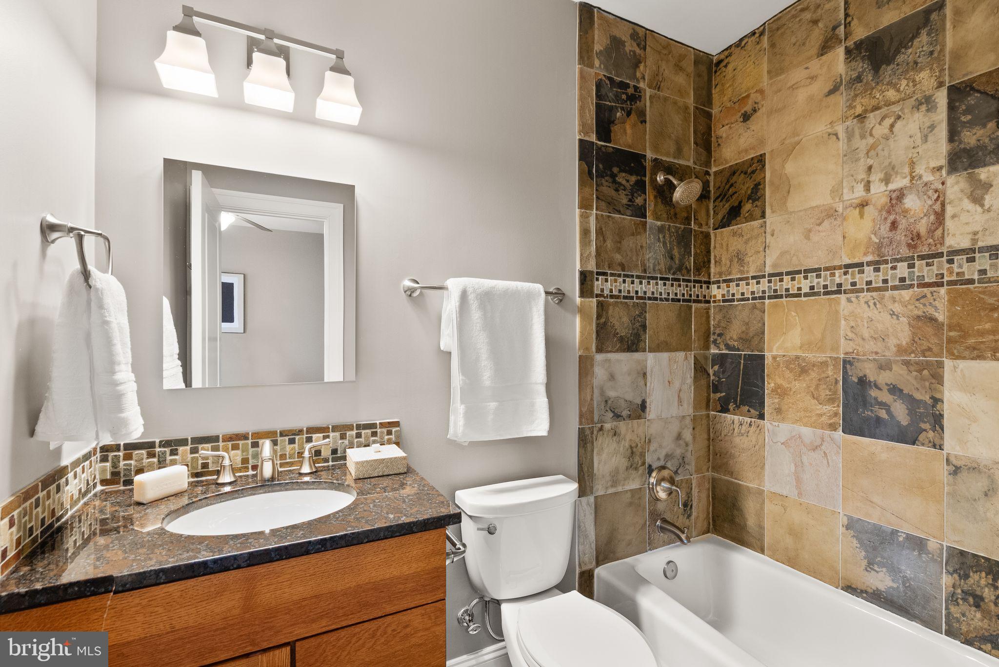 LYON VILLAGE - Residential