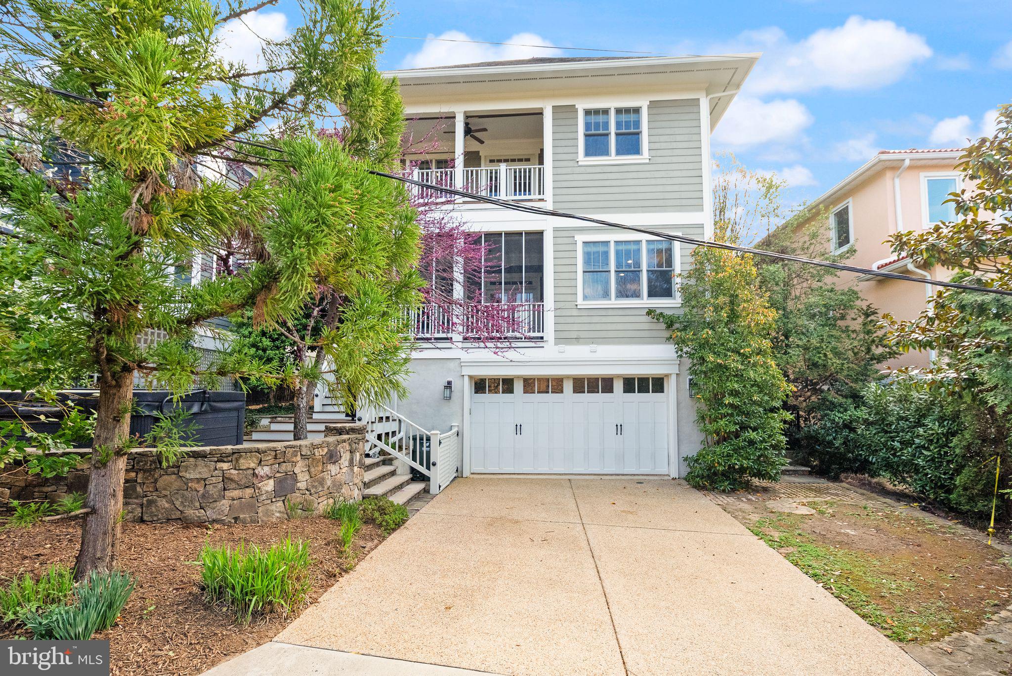 LYON VILLAGE - Residential