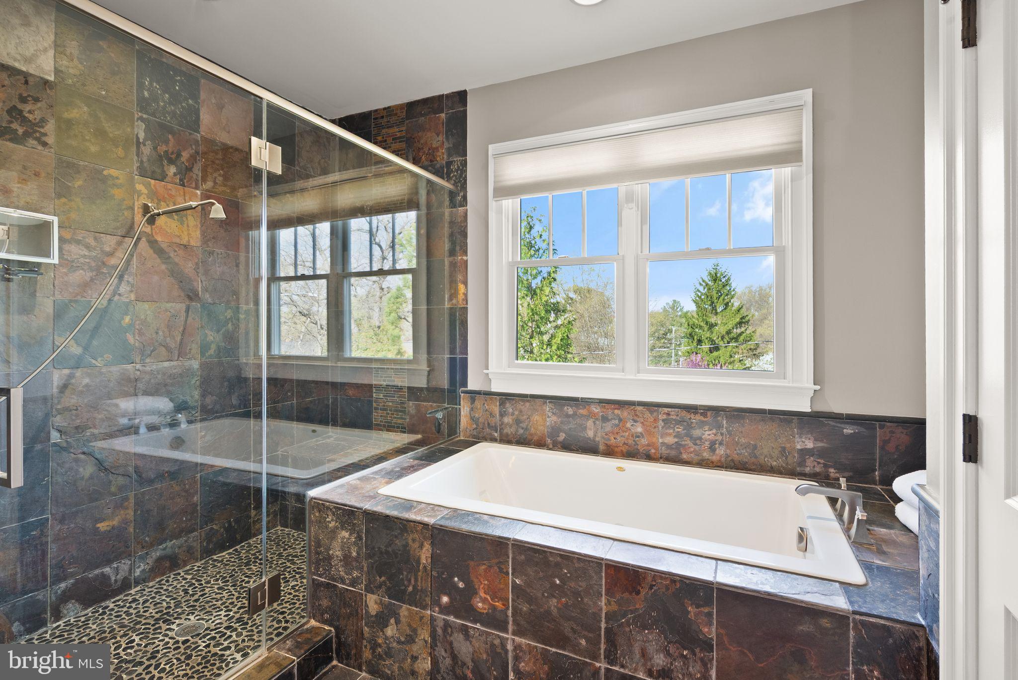 LYON VILLAGE - Residential