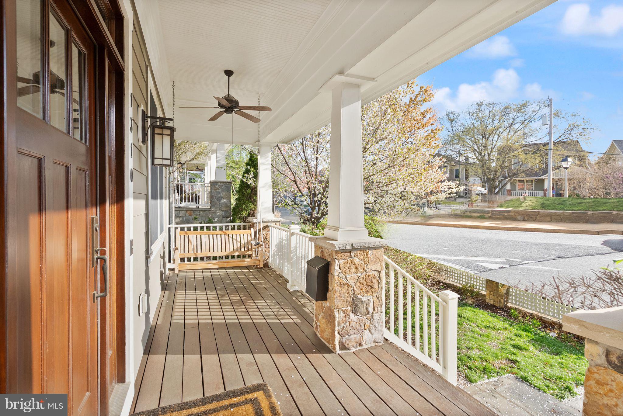 LYON VILLAGE - Residential