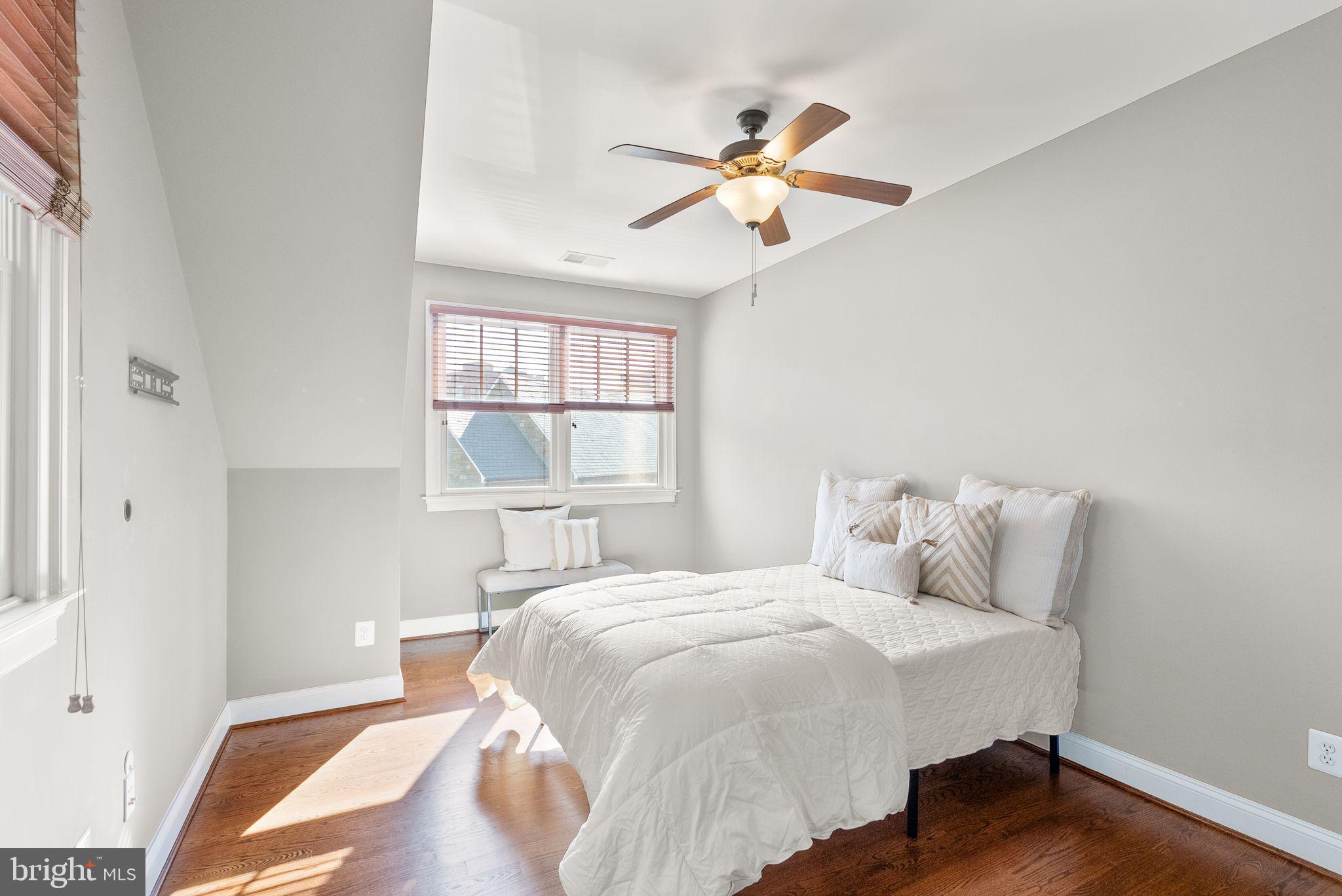 LYON VILLAGE - Residential