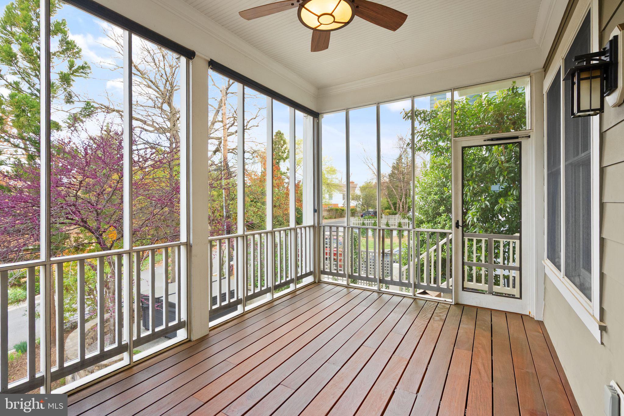 LYON VILLAGE - Residential