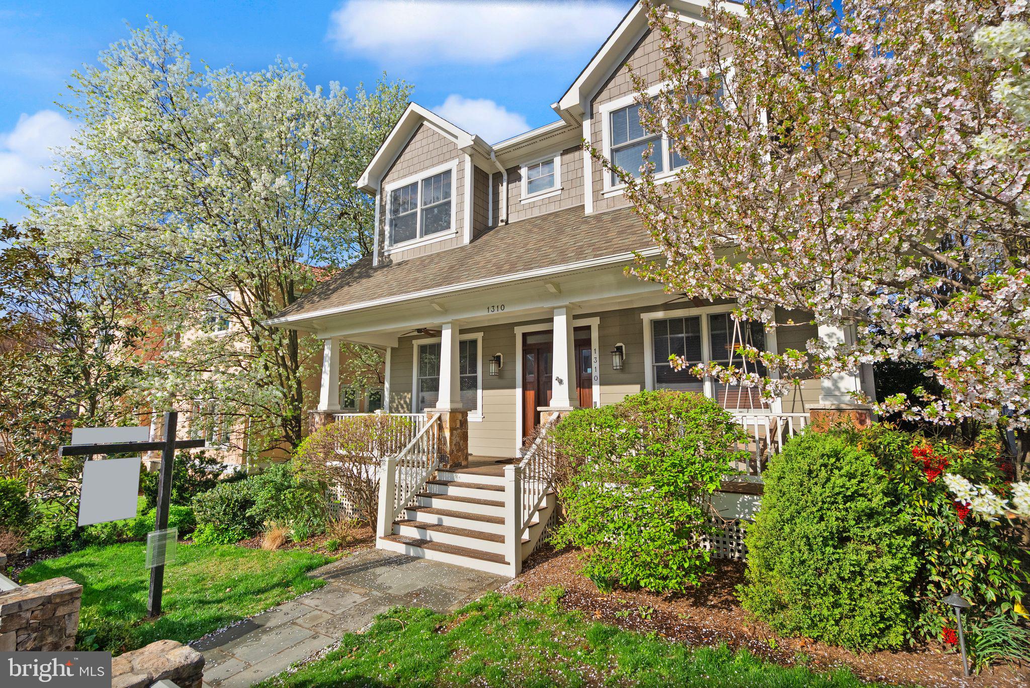 LYON VILLAGE - Residential