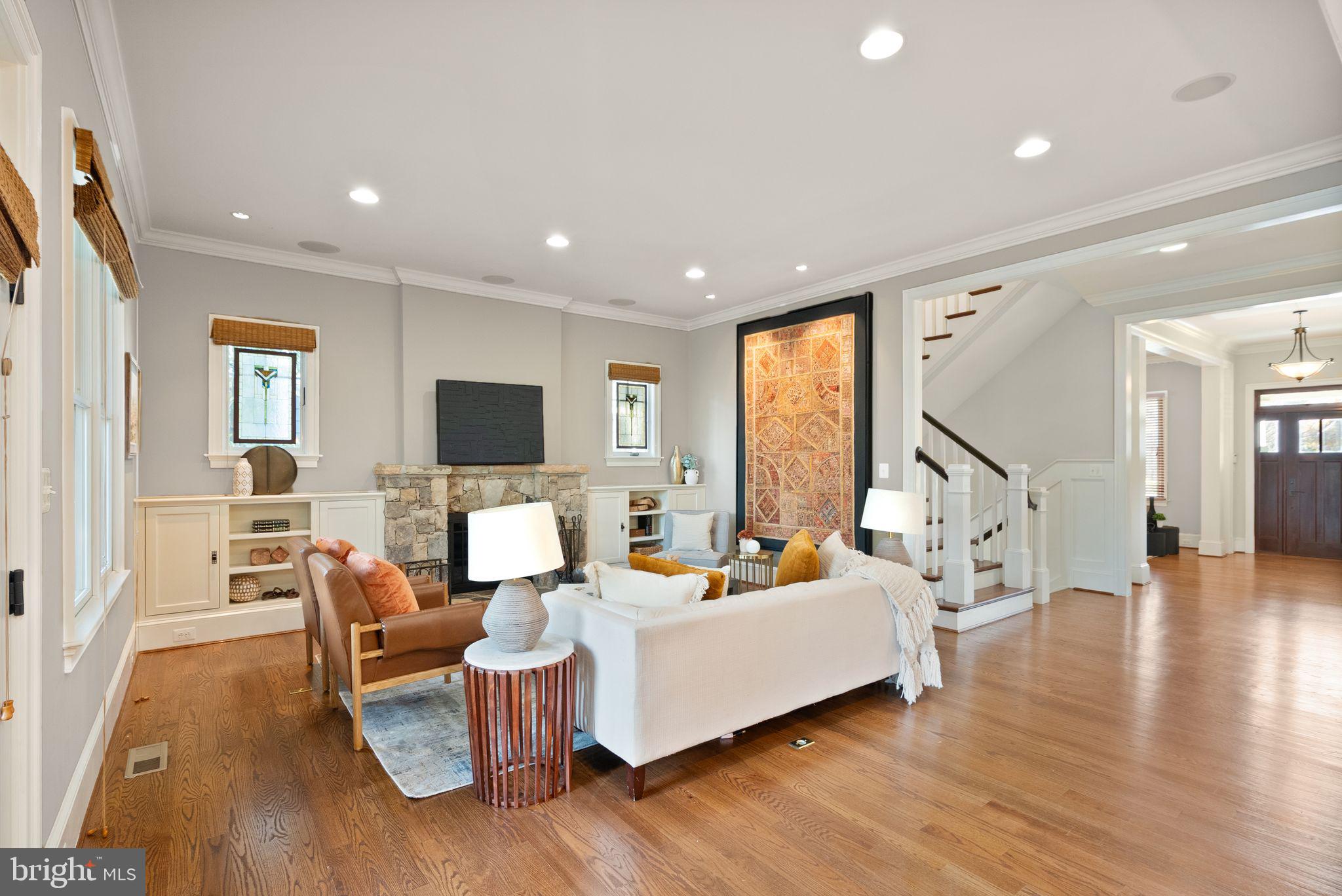 LYON VILLAGE - Residential