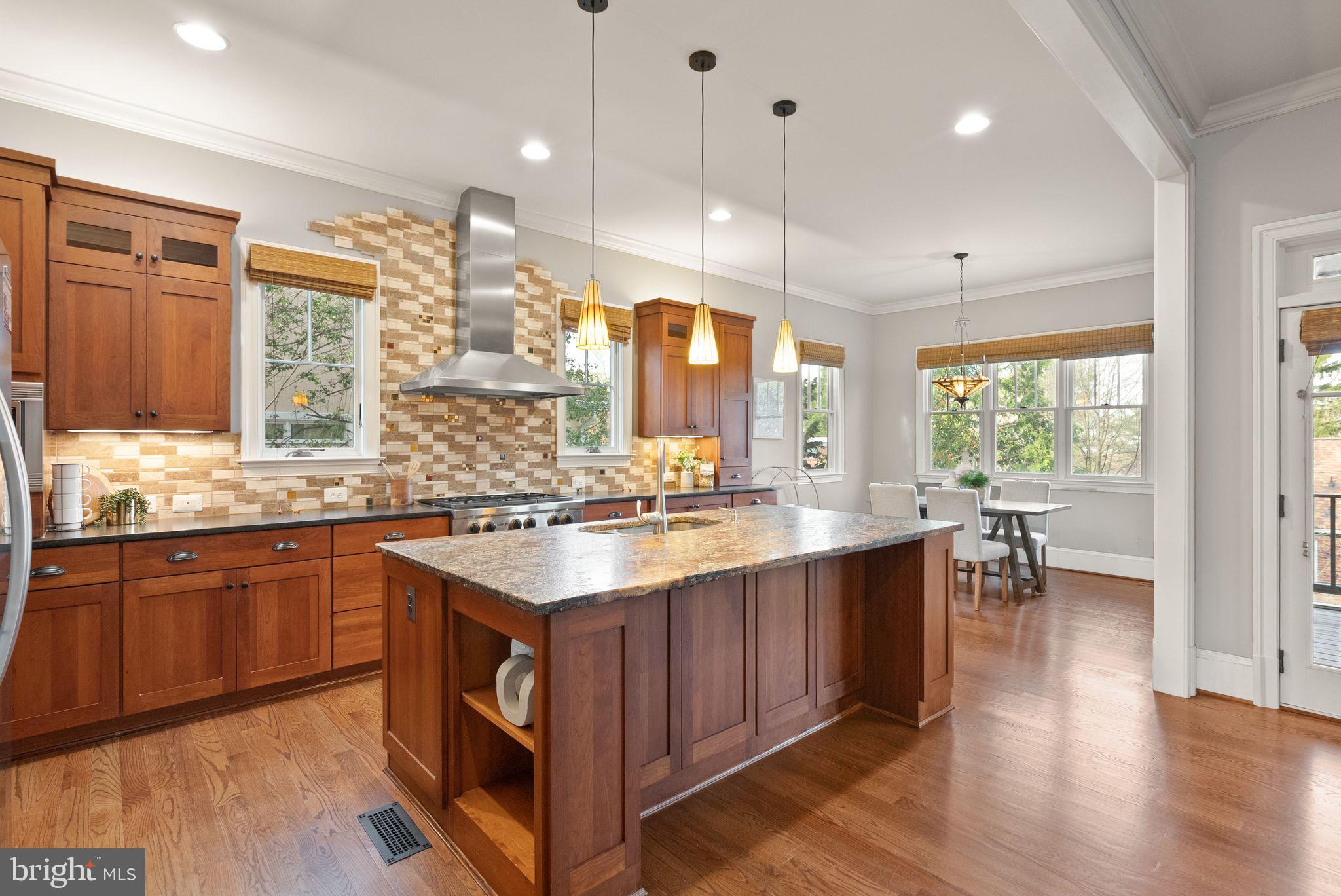 LYON VILLAGE - Residential