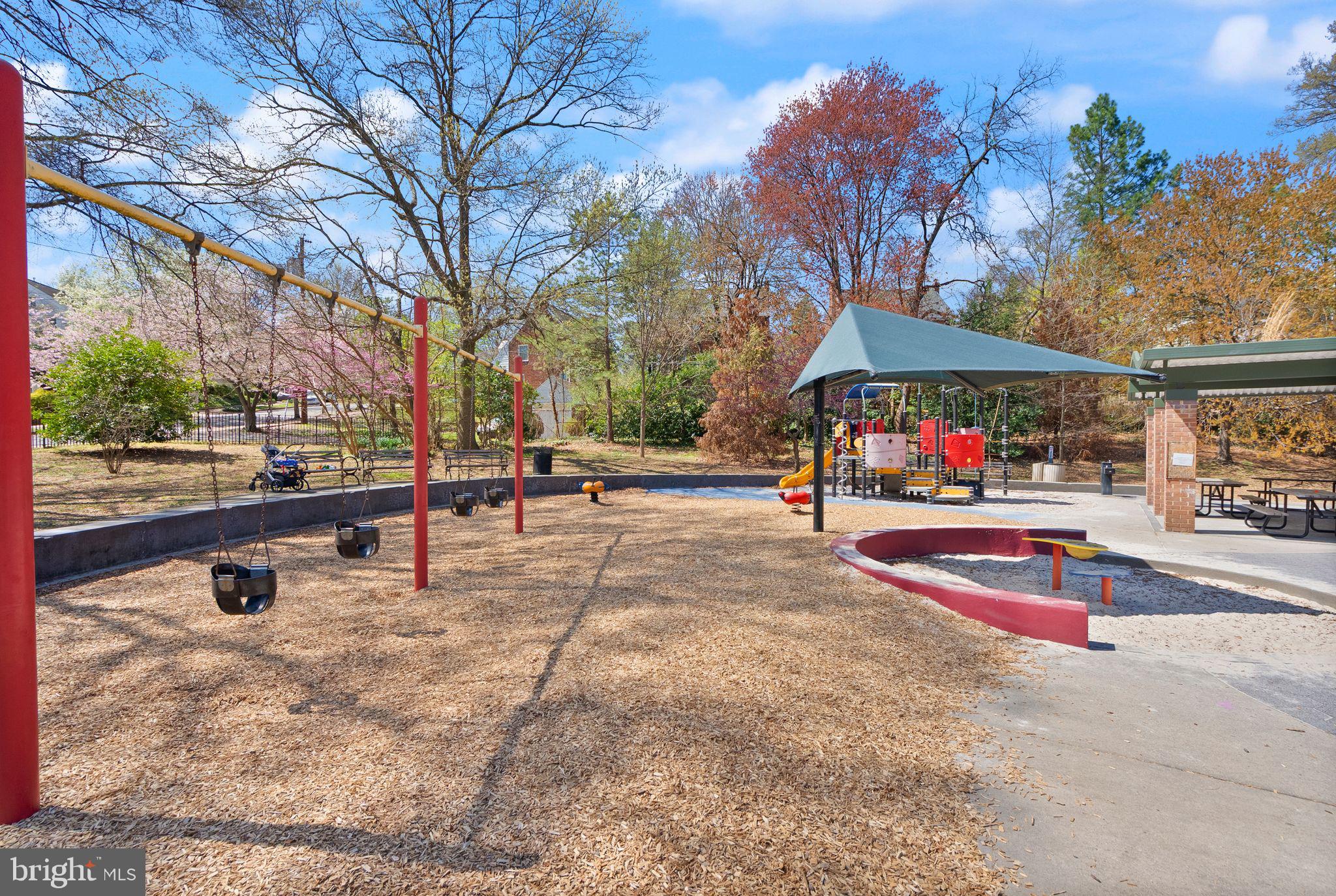 LYON VILLAGE - Residential