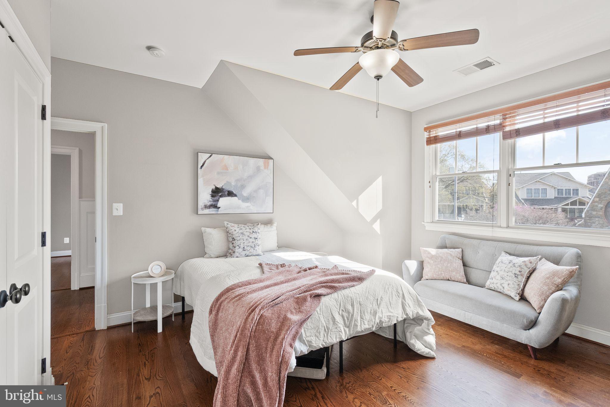 LYON VILLAGE - Residential