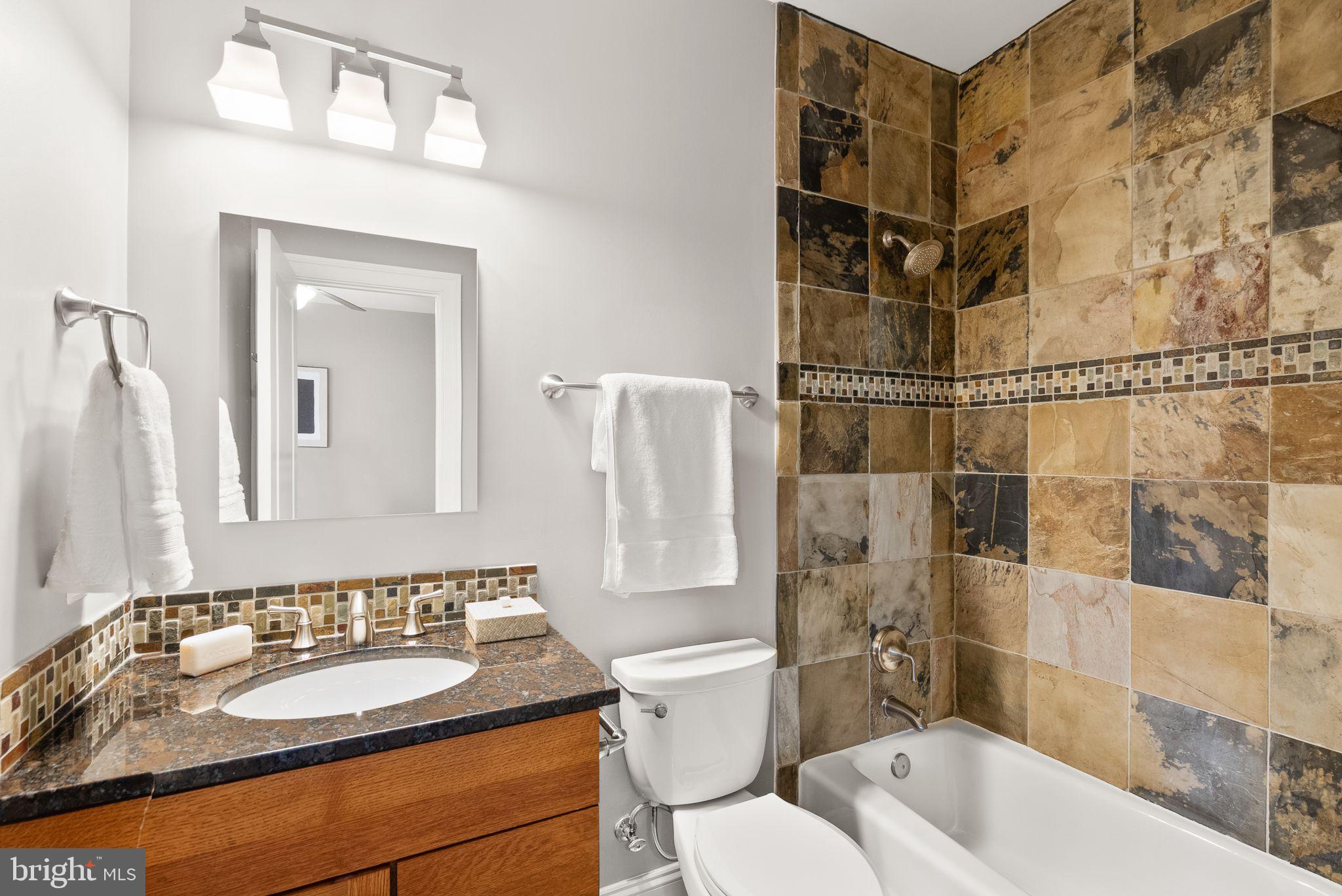 LYON VILLAGE - Residential