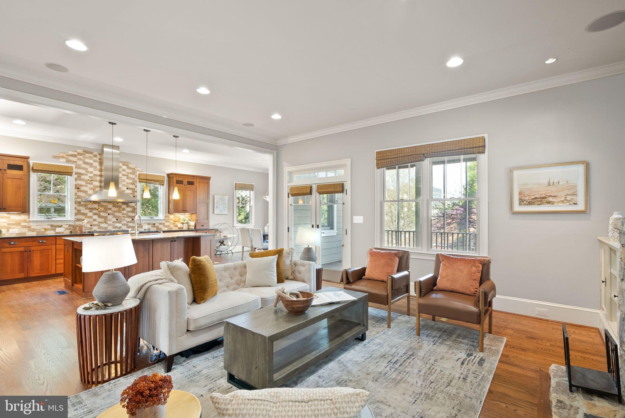 LYON VILLAGE - Residential