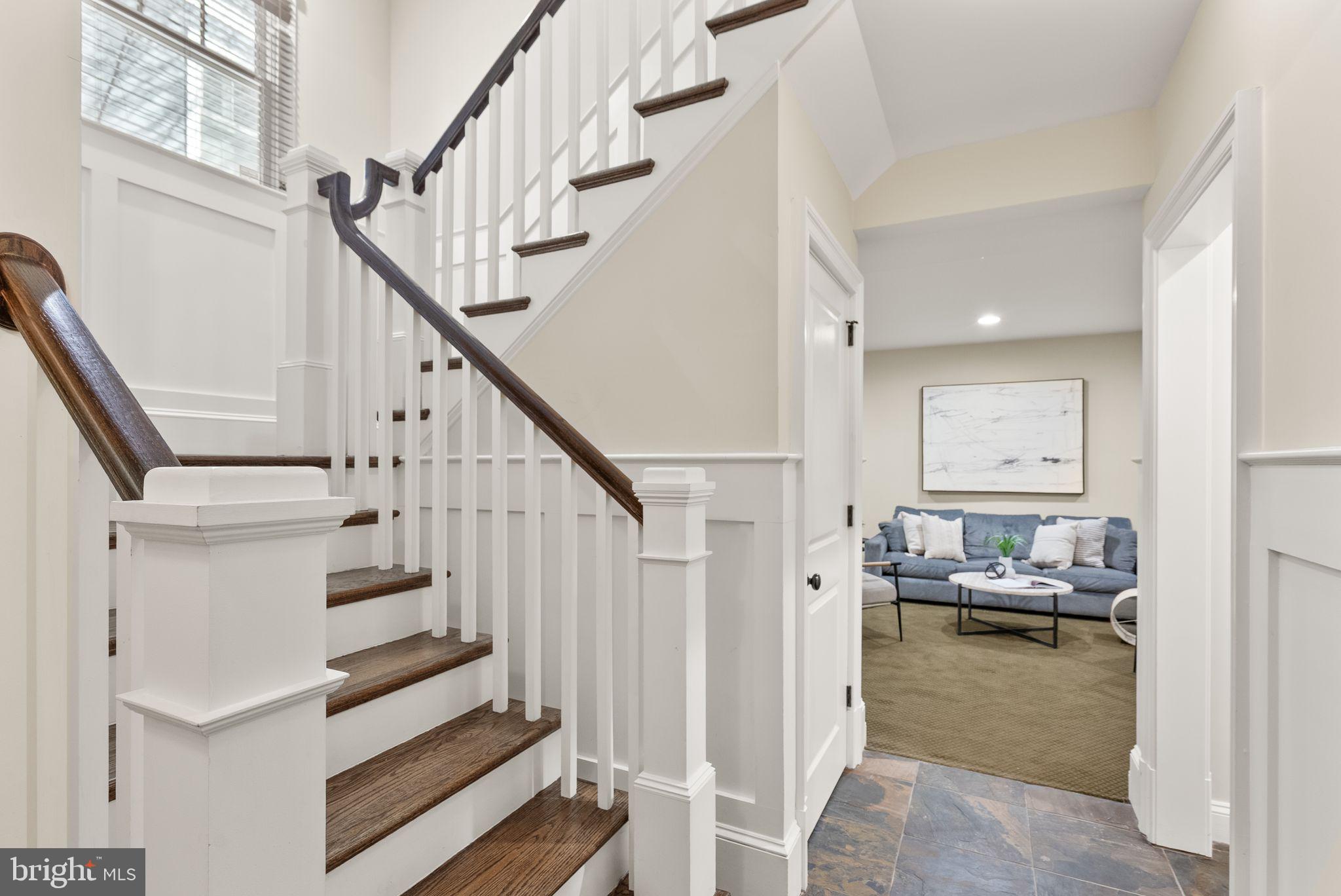 LYON VILLAGE - Residential