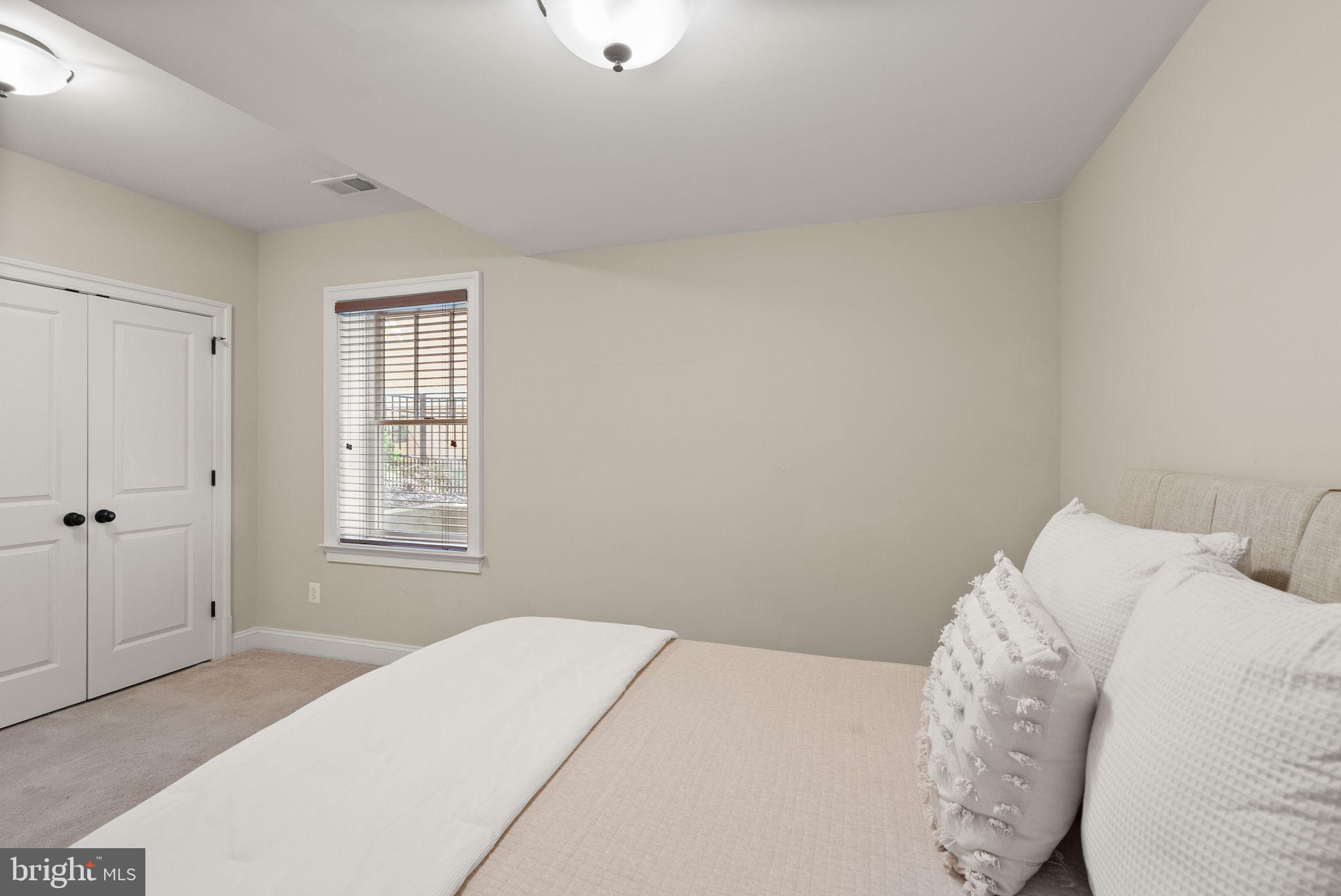 LYON VILLAGE - Residential