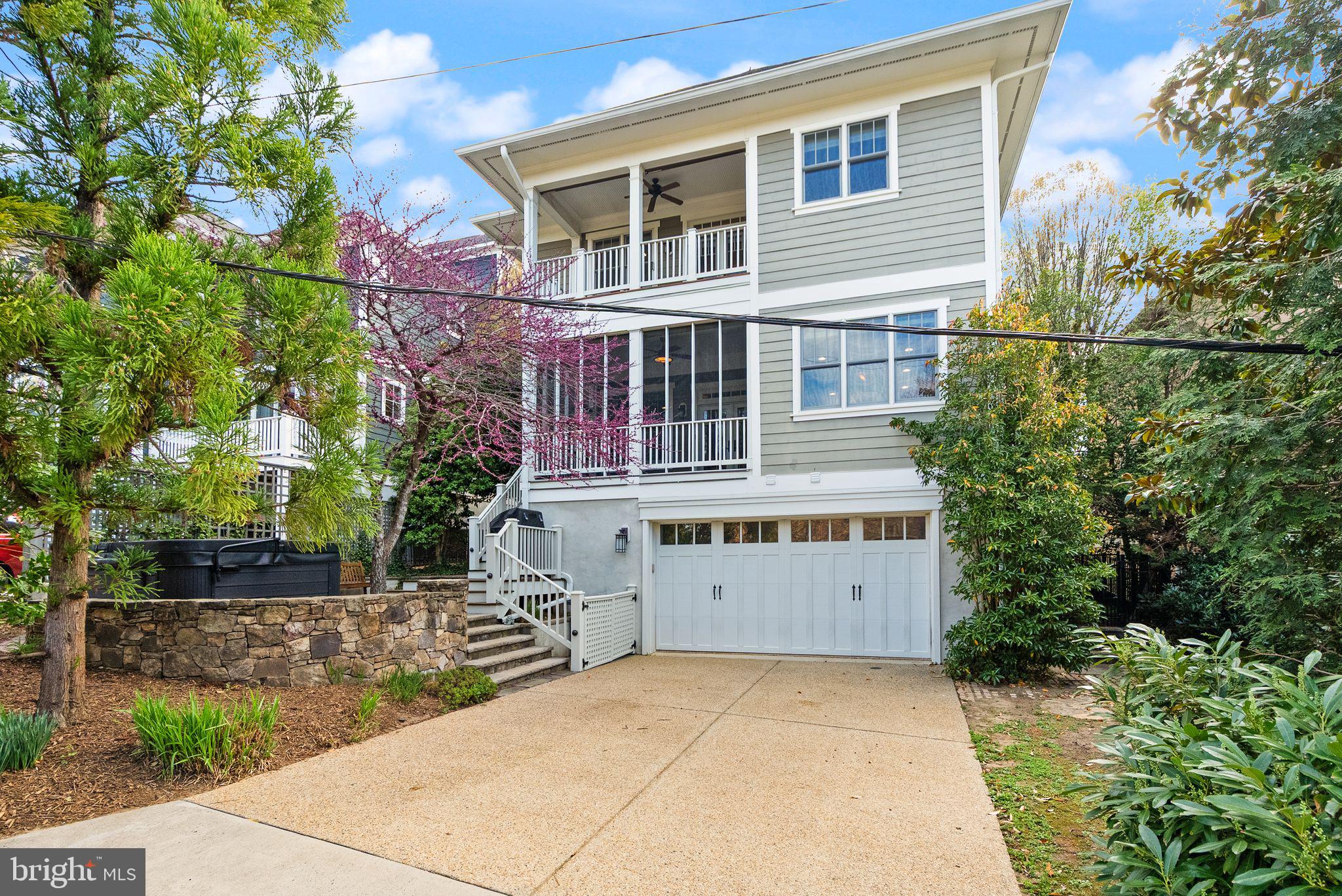 LYON VILLAGE - Residential