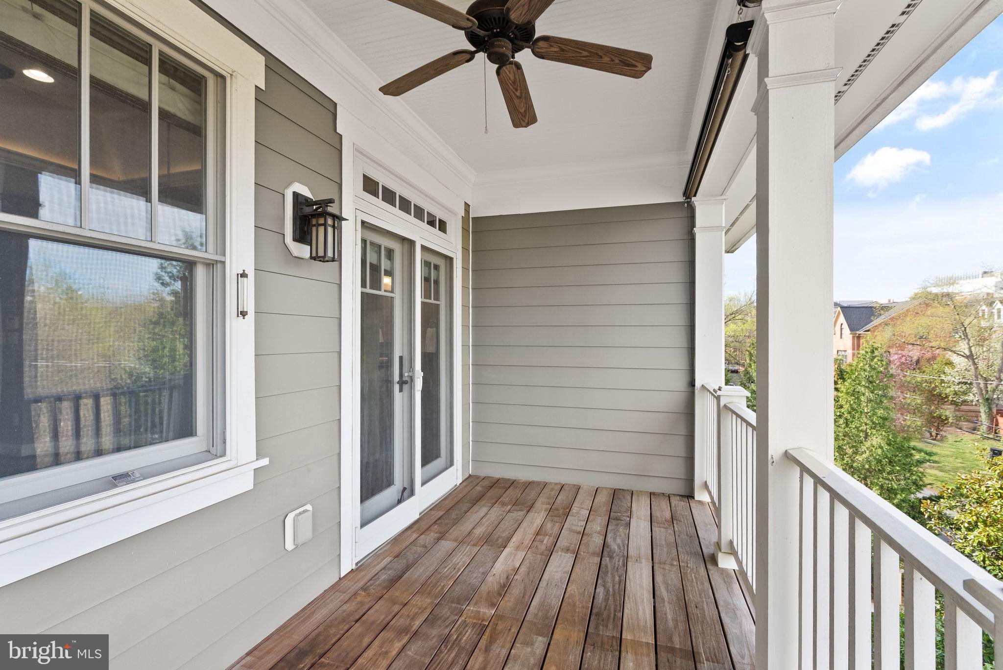 LYON VILLAGE - Residential