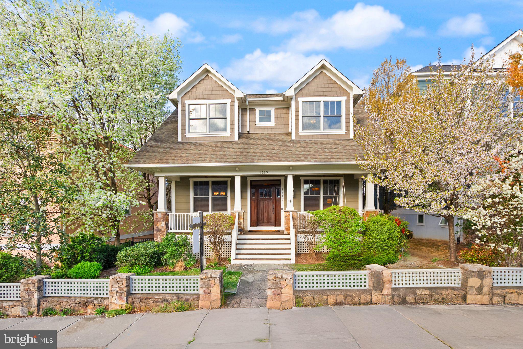 LYON VILLAGE - Residential