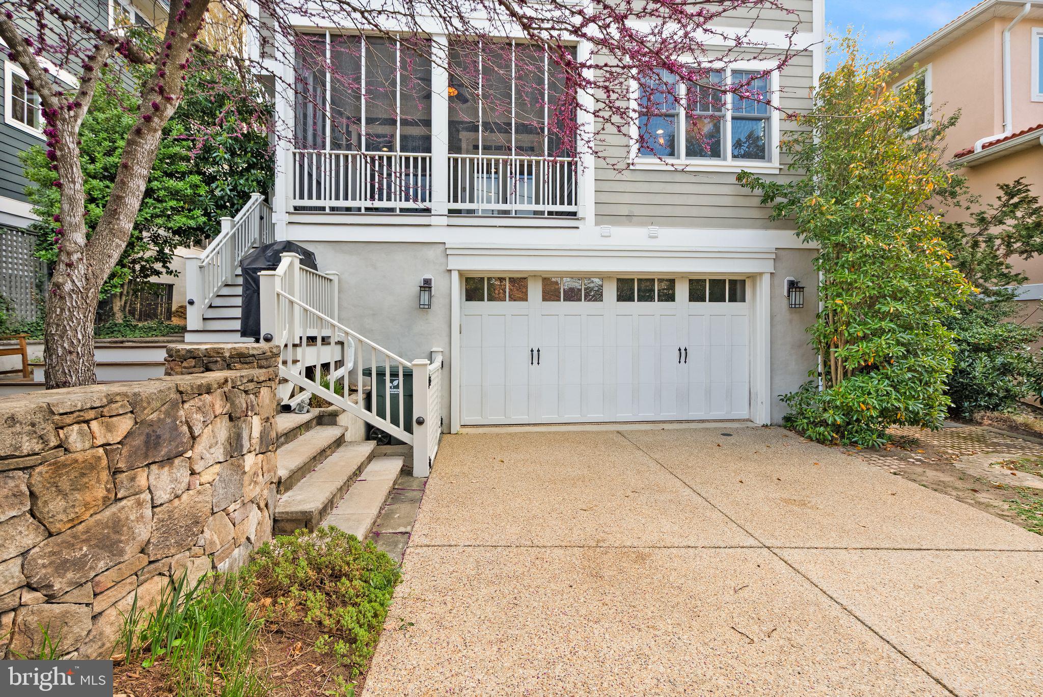 LYON VILLAGE - Residential