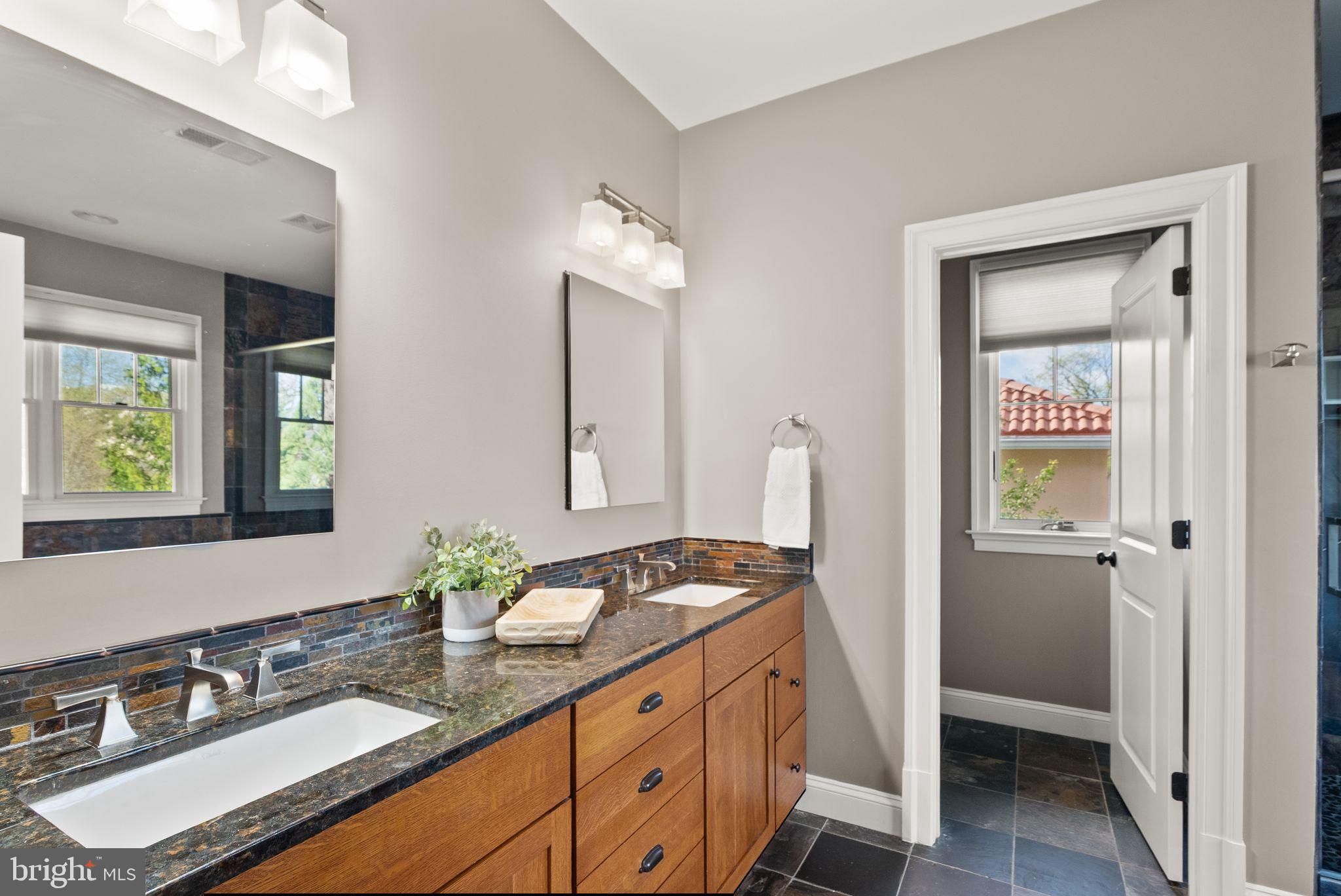 LYON VILLAGE - Residential