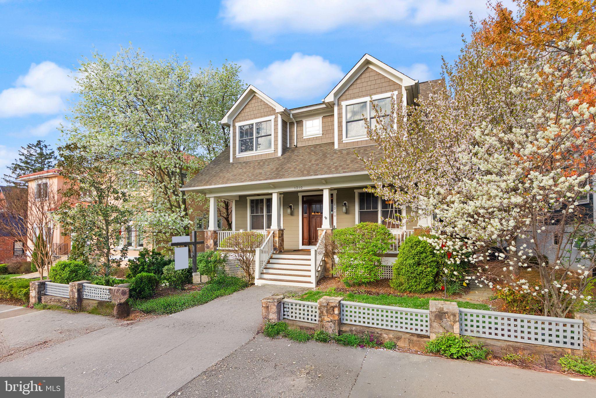 LYON VILLAGE - Residential