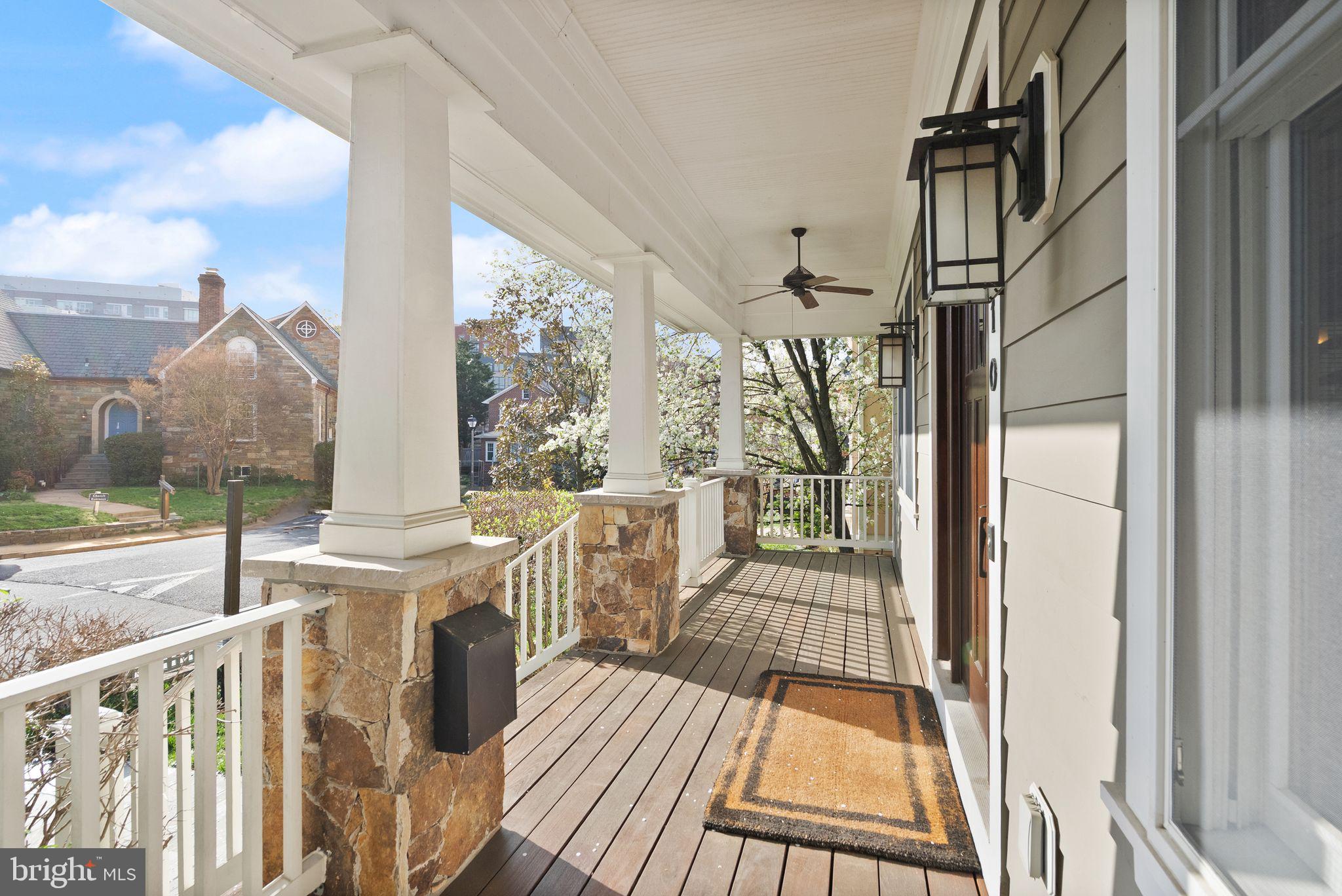 LYON VILLAGE - Residential