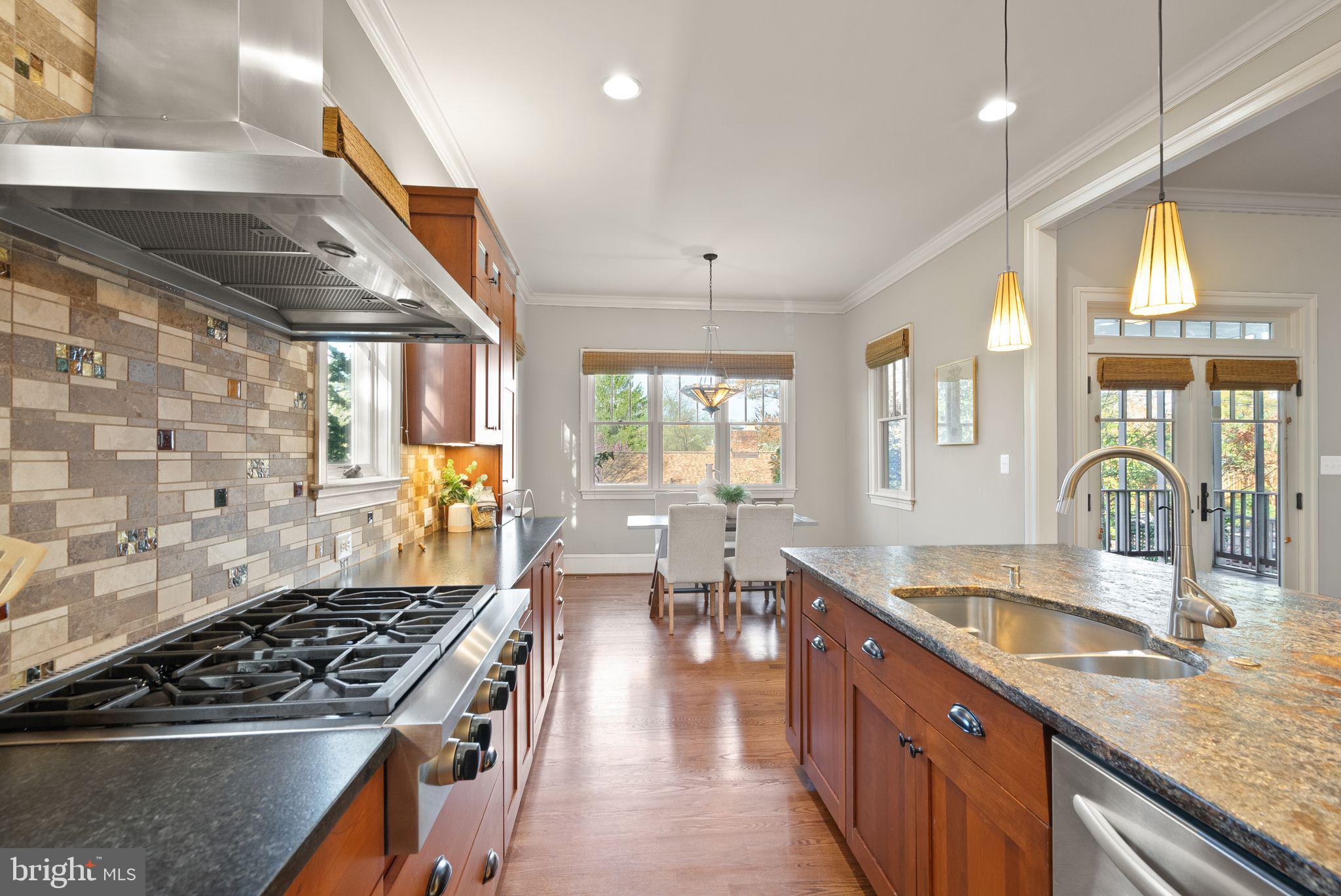 LYON VILLAGE - Residential