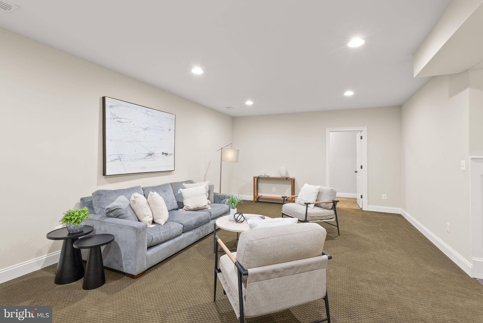 LYON VILLAGE - Residential