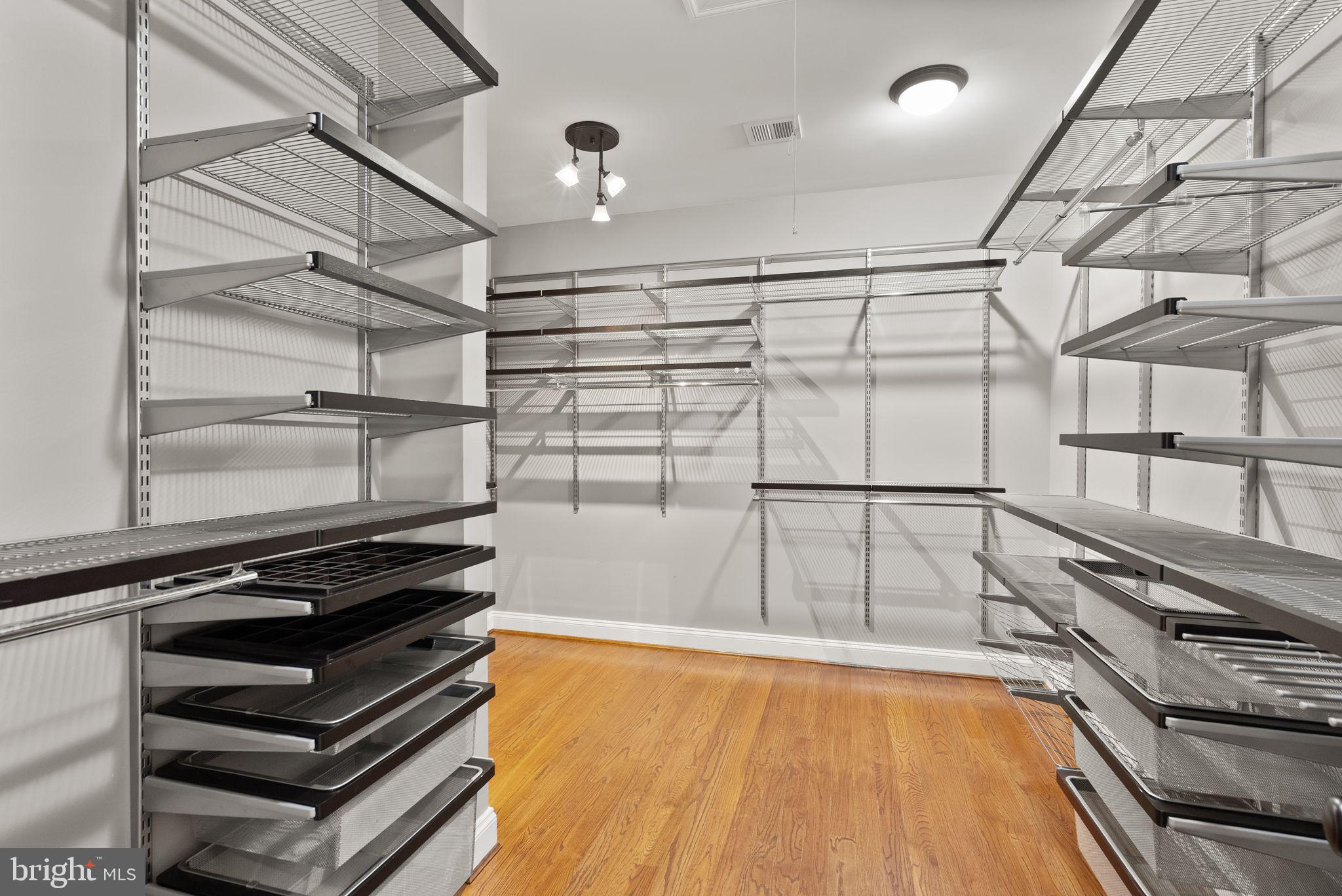 LYON VILLAGE - Residential