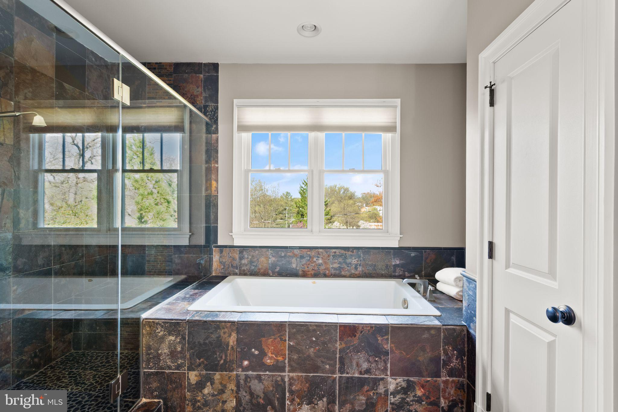 LYON VILLAGE - Residential