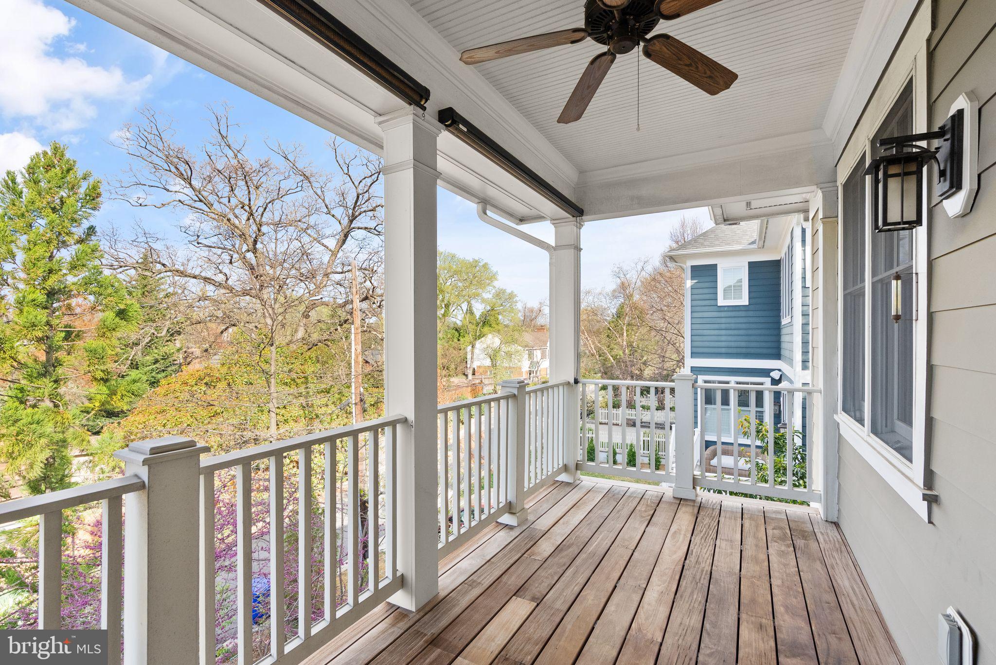 LYON VILLAGE - Residential