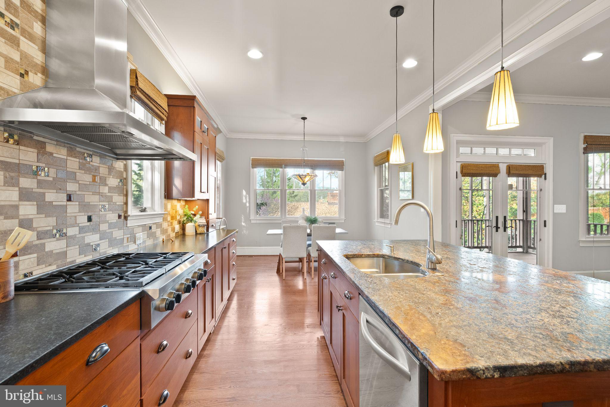 LYON VILLAGE - Residential