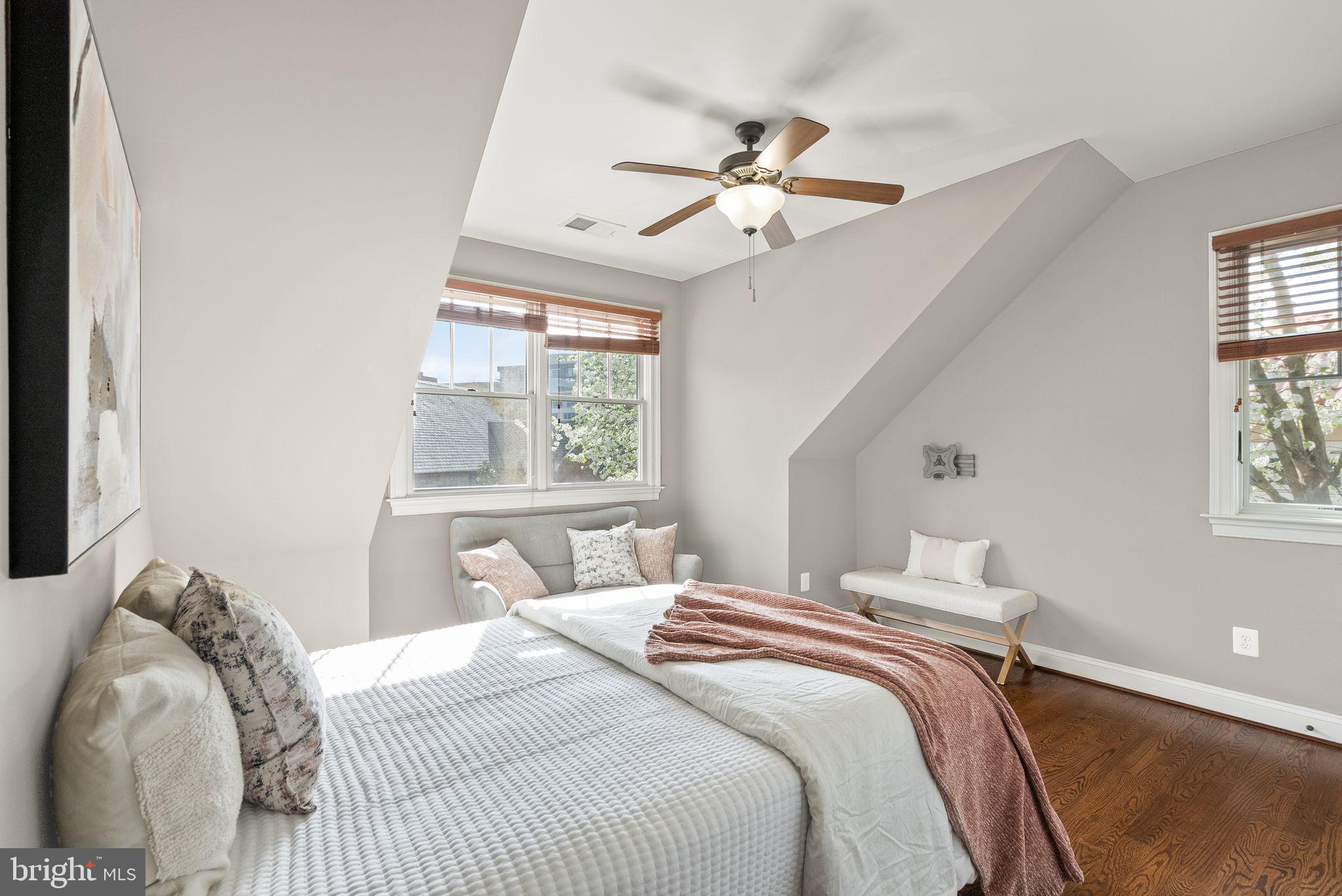 LYON VILLAGE - Residential