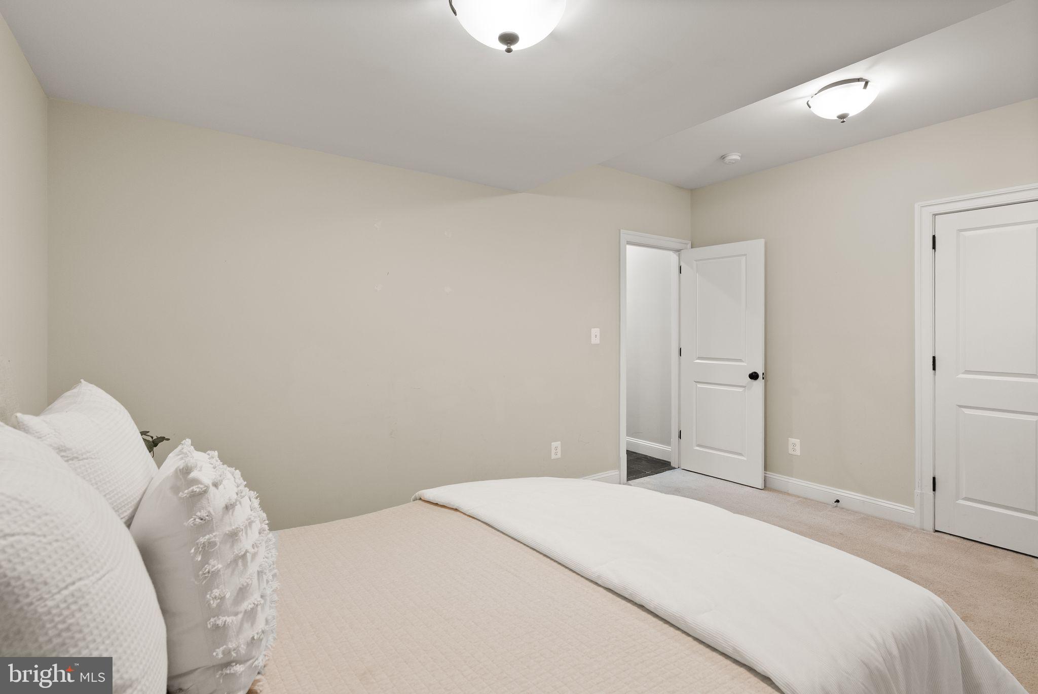 LYON VILLAGE - Residential