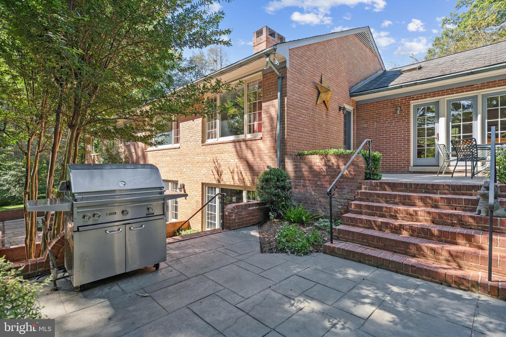 CONGRESSIONAL MANOR - Residential